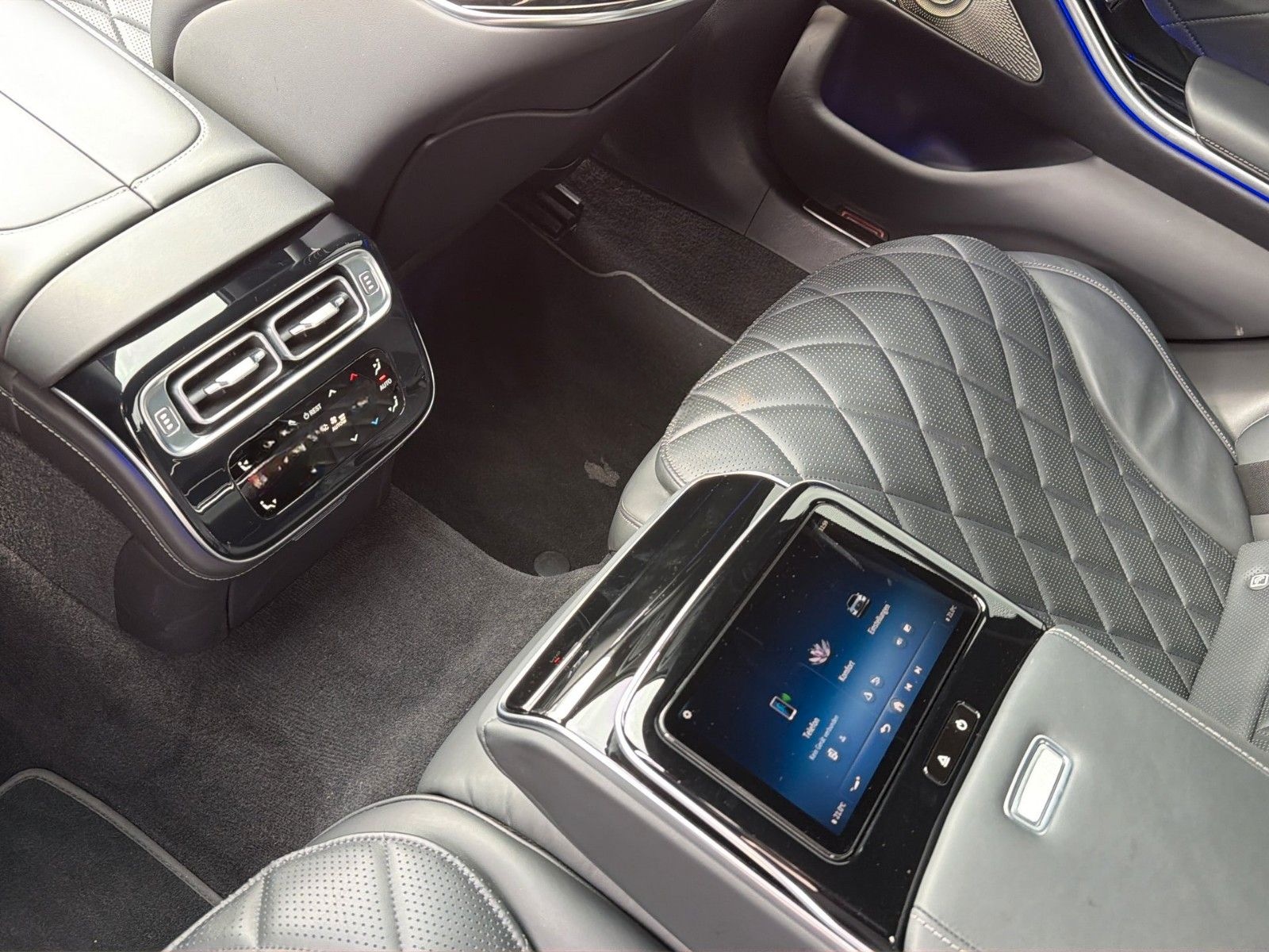 Mercedes-Benz 4Matic AMG Head-UP Burmester PANO Memory foto 25