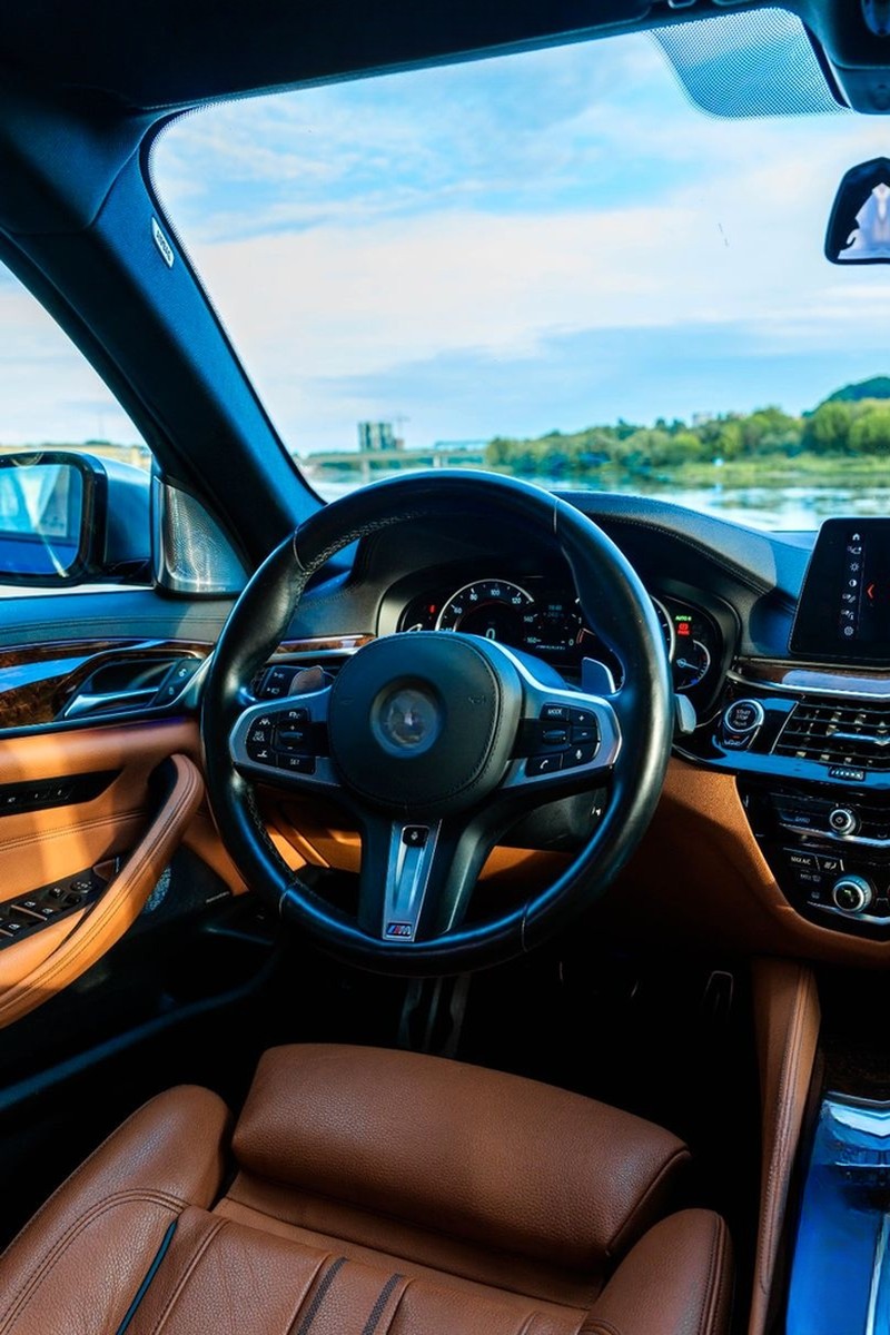 BMW M550i - low mileage, very good condition foto 10