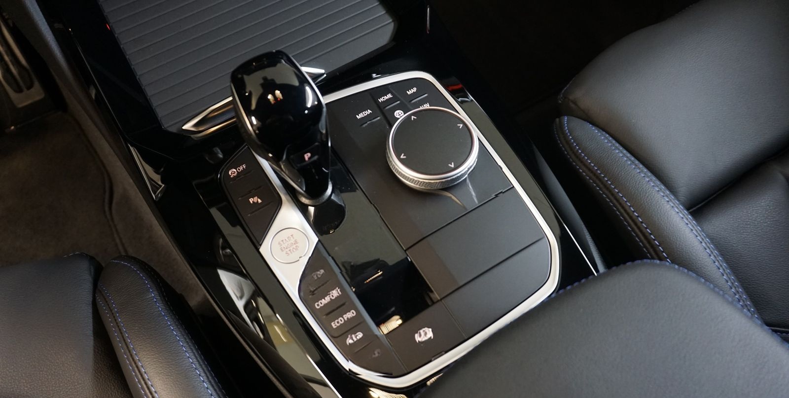BMW X3 xDrive30i ZA M Sportpaket Head-Up HK HiFi foto 24