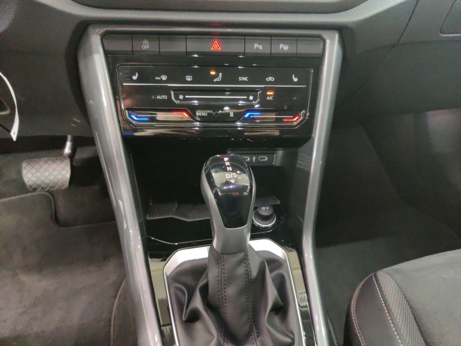 Volkswagen T-Roc Style 1.5 TSI DSG/AHK/Standhz/RFK/03.30Gar foto 12
