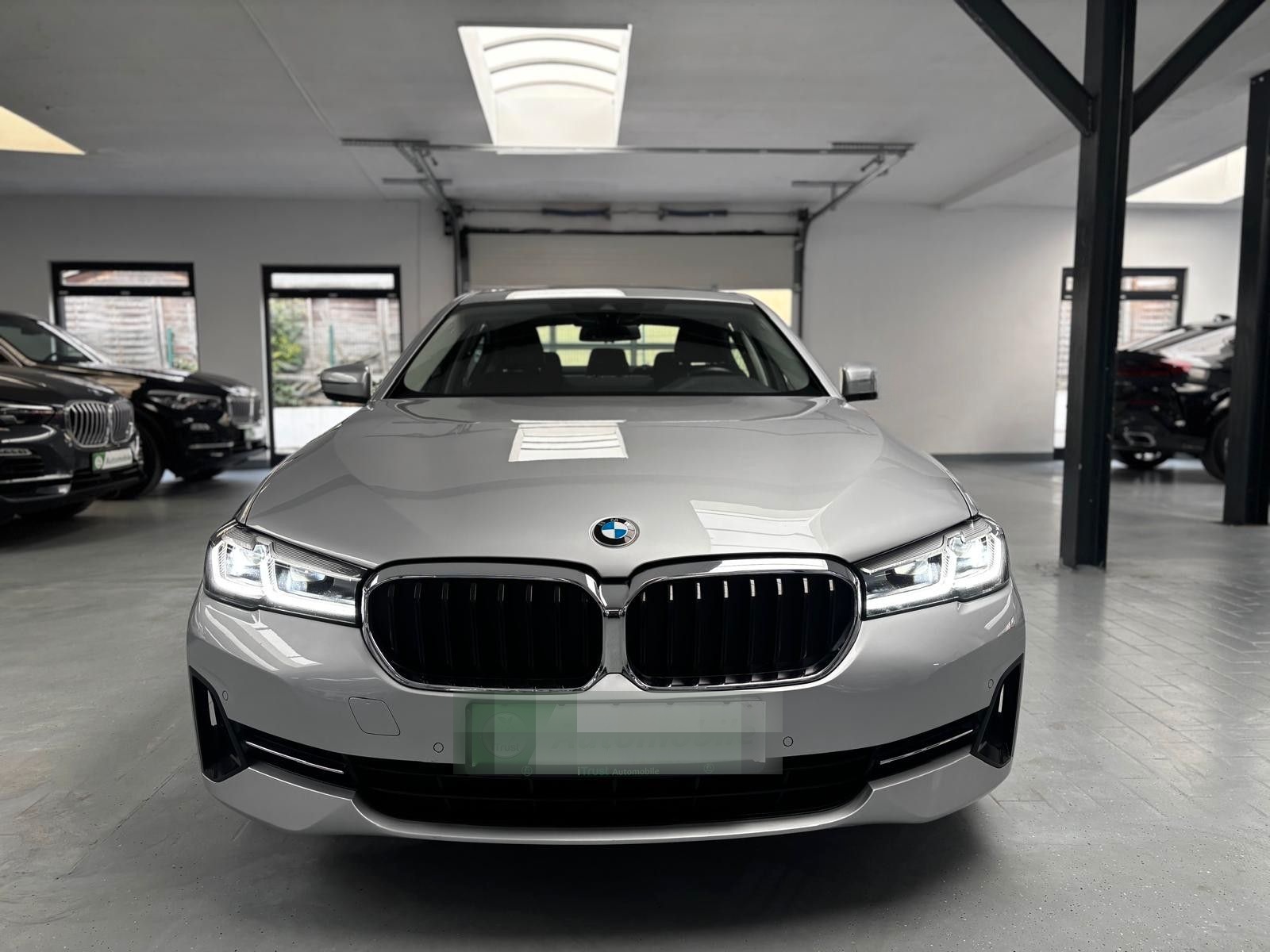 BMW 520d xDrive 1.HAND LED SHD VIRTUELL AHK foto 2