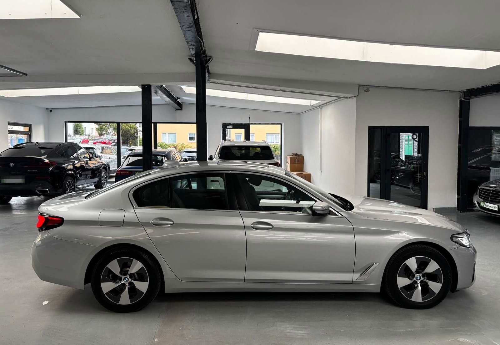 BMW 520d xDrive 1.HAND LED SHD VIRTUELL AHK foto 20