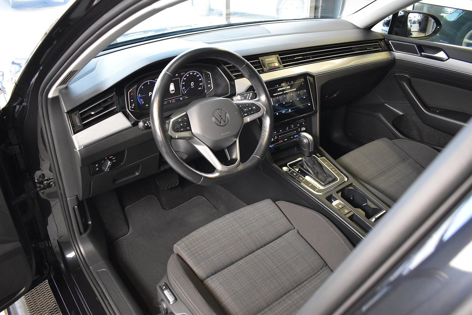 Volkswagen Passat Variant 2.0TDI Business DSG*AHK*LED*ACC foto 12