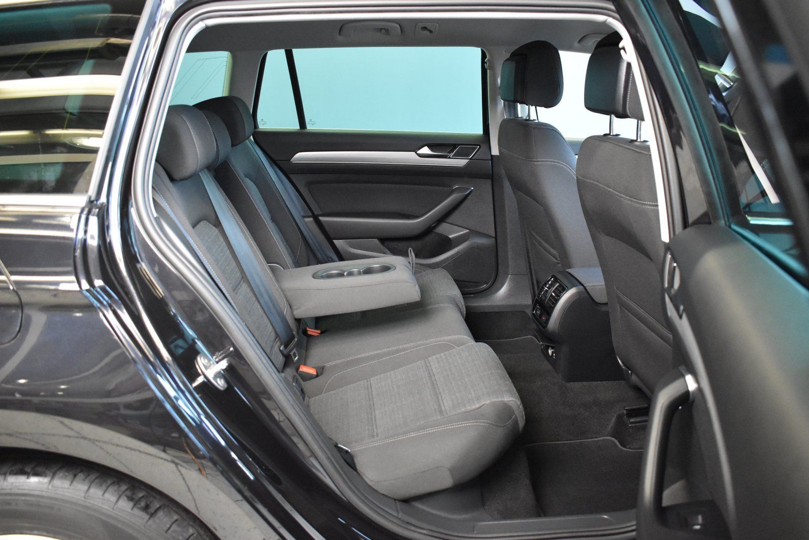 Volkswagen Passat Variant 2.0TDI Business DSG*AHK*LED*ACC foto 18