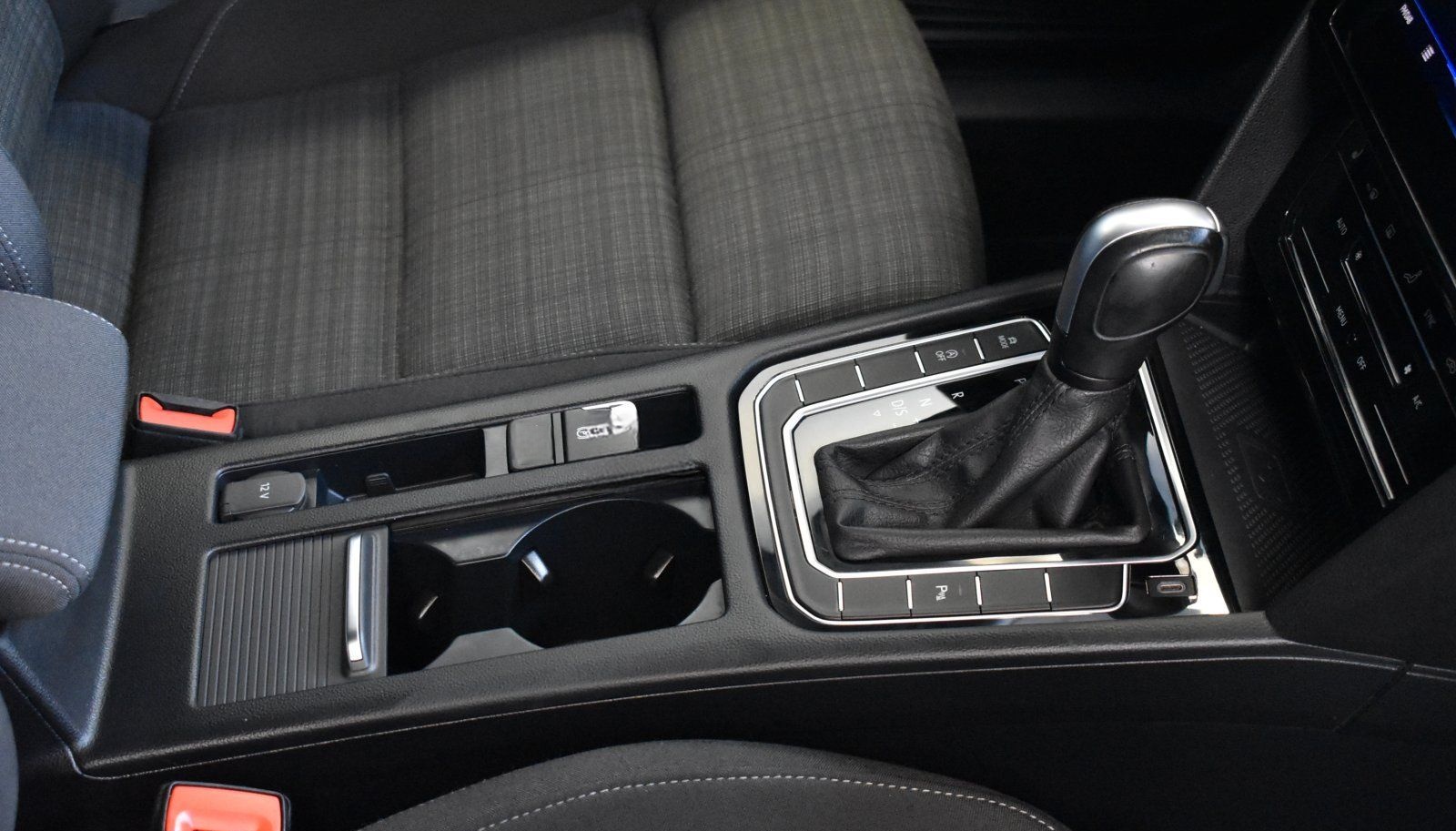 Volkswagen Passat Variant 2.0TDI Business DSG*AHK*LED*ACC foto 23