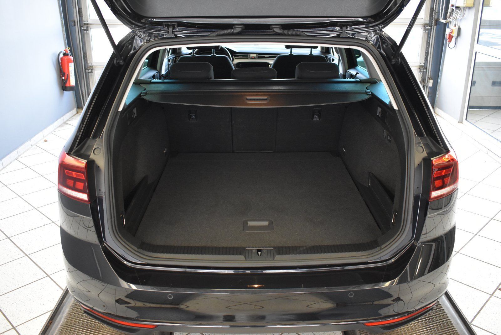 Volkswagen Passat Variant 2.0TDI Business DSG*AHK*LED*ACC foto 9