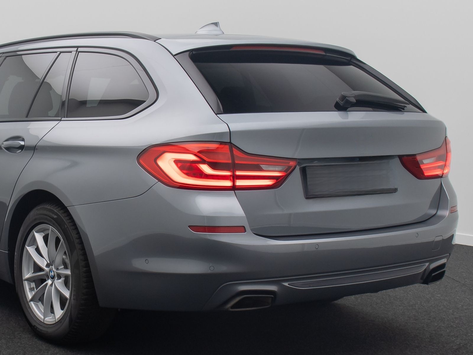 BMW 540d xD SportLine 360°HUD AHK DispKey SoftCl H/K foto 17