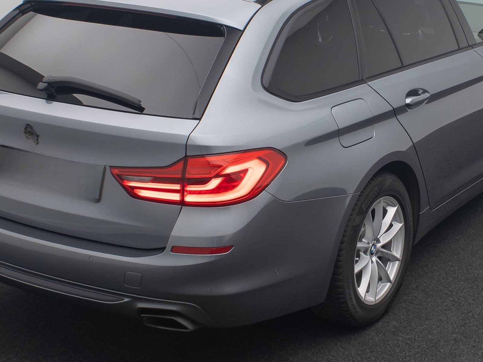 BMW 540d xD SportLine 360°HUD AHK DispKey SoftCl H/K foto 18