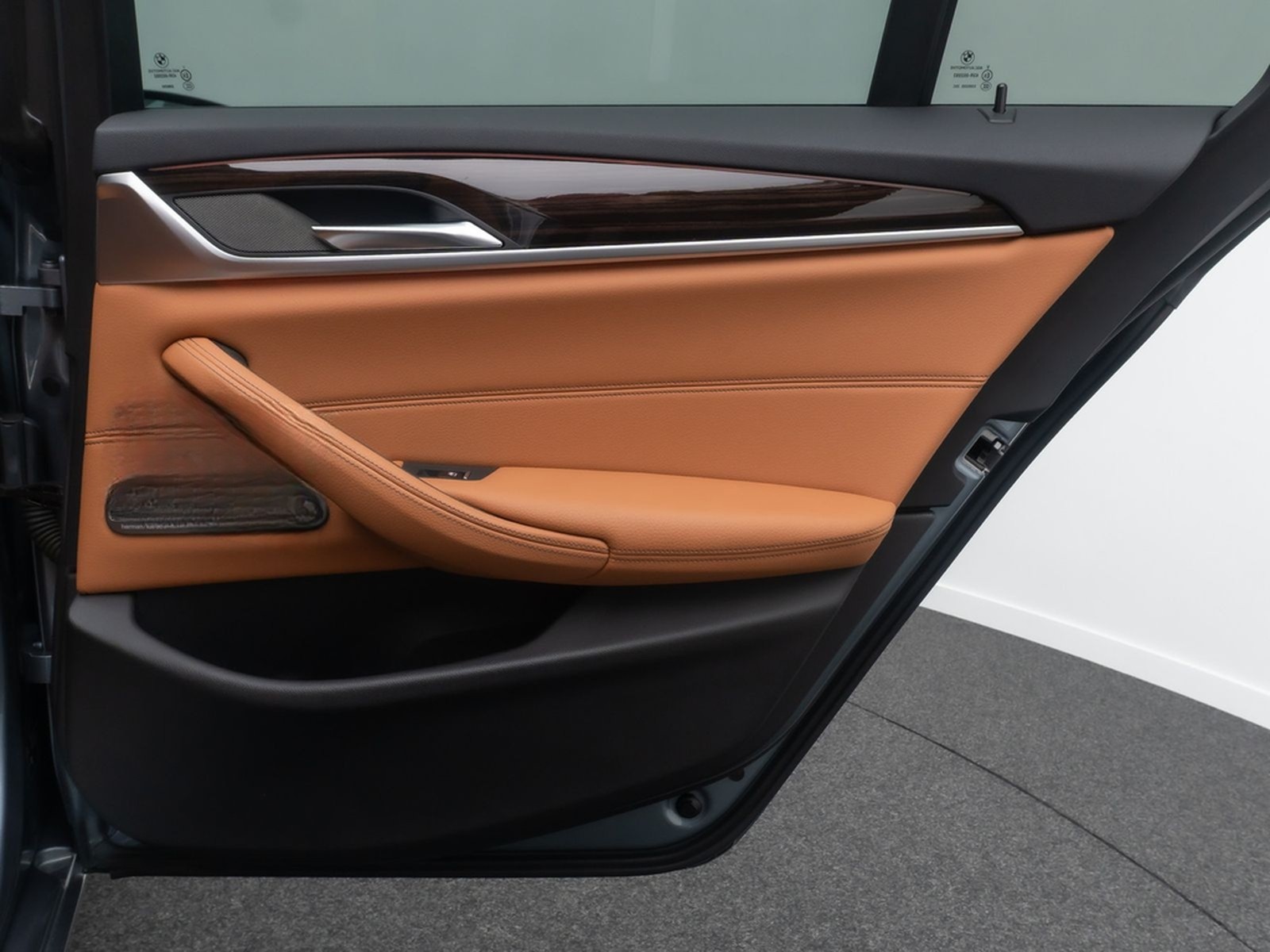 BMW 540d xD SportLine 360°HUD AHK DispKey SoftCl H/K foto 35