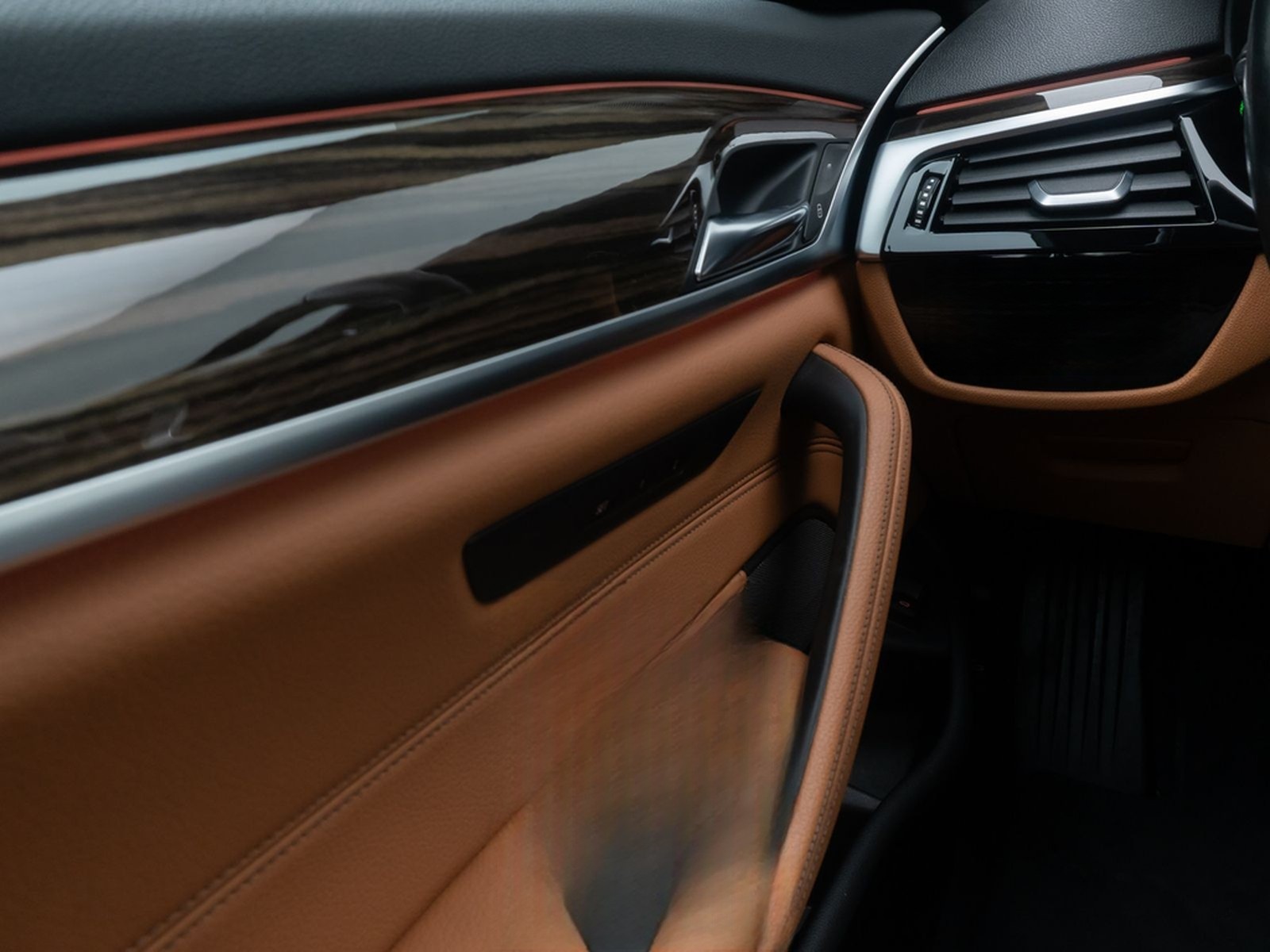 BMW 540d xD SportLine 360°HUD AHK DispKey SoftCl H/K foto 37