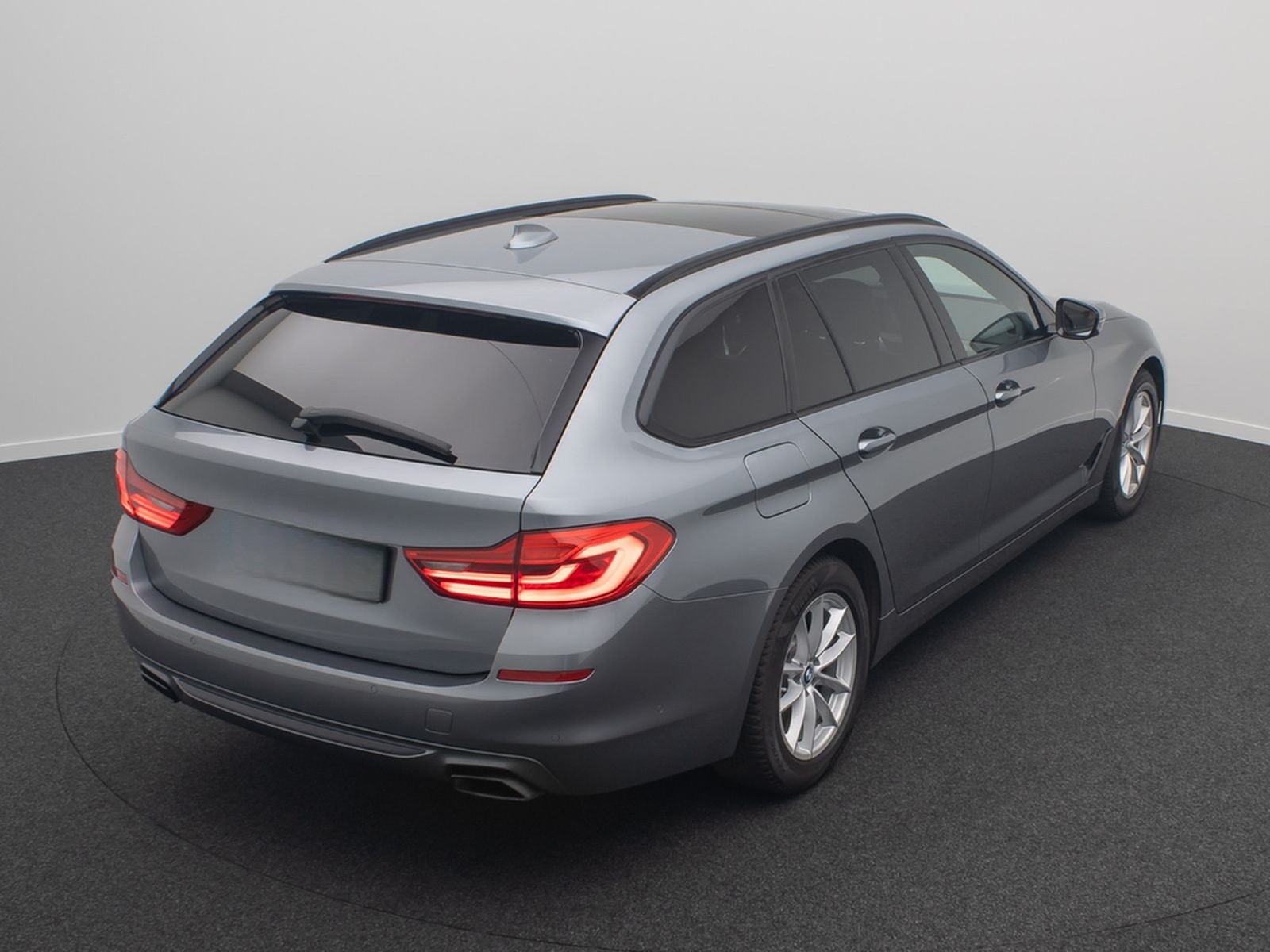 BMW 540d xD SportLine 360°HUD AHK DispKey SoftCl H/K foto 7