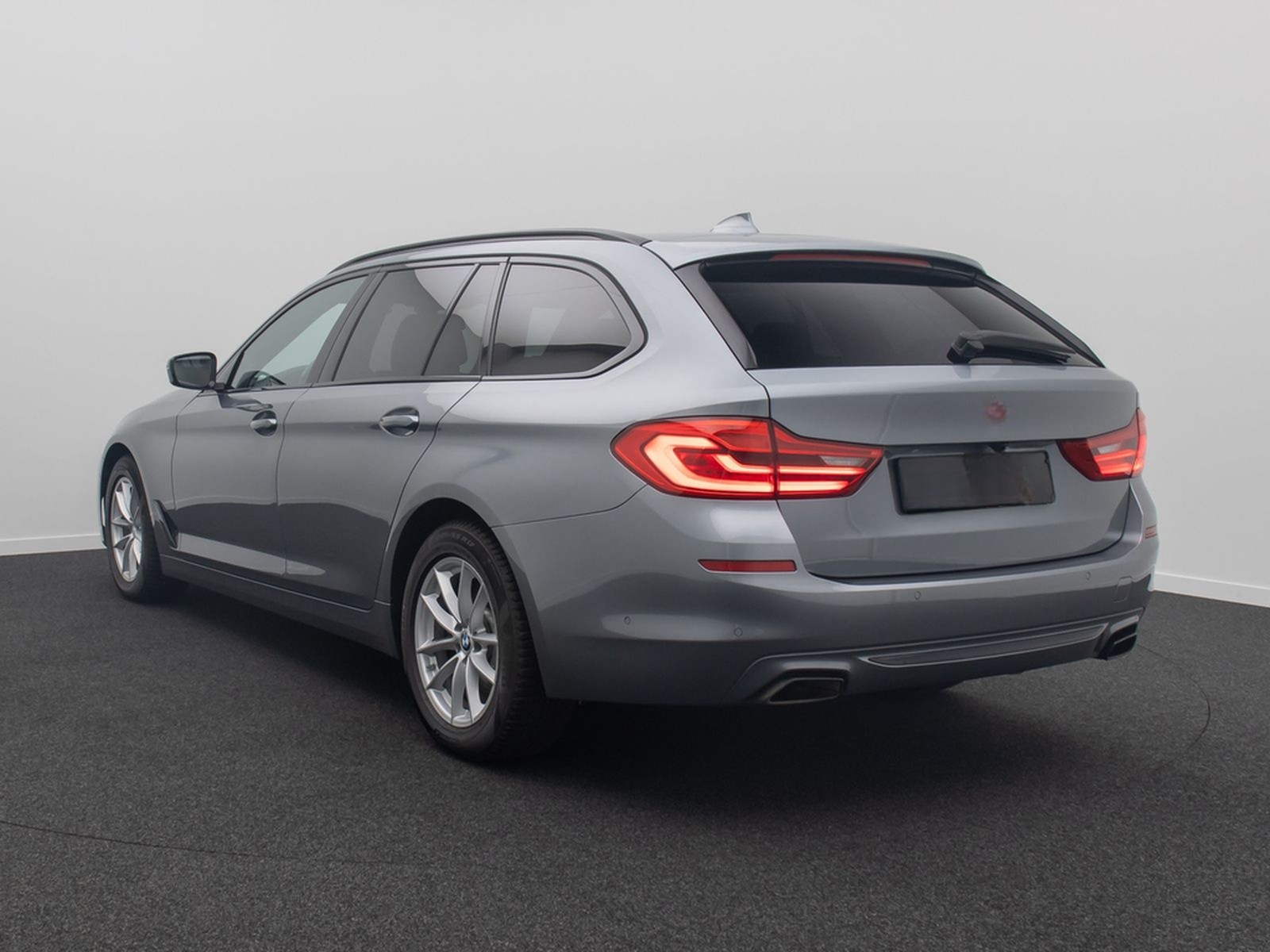 BMW 540d xD SportLine 360°HUD AHK DispKey SoftCl H/K foto 9