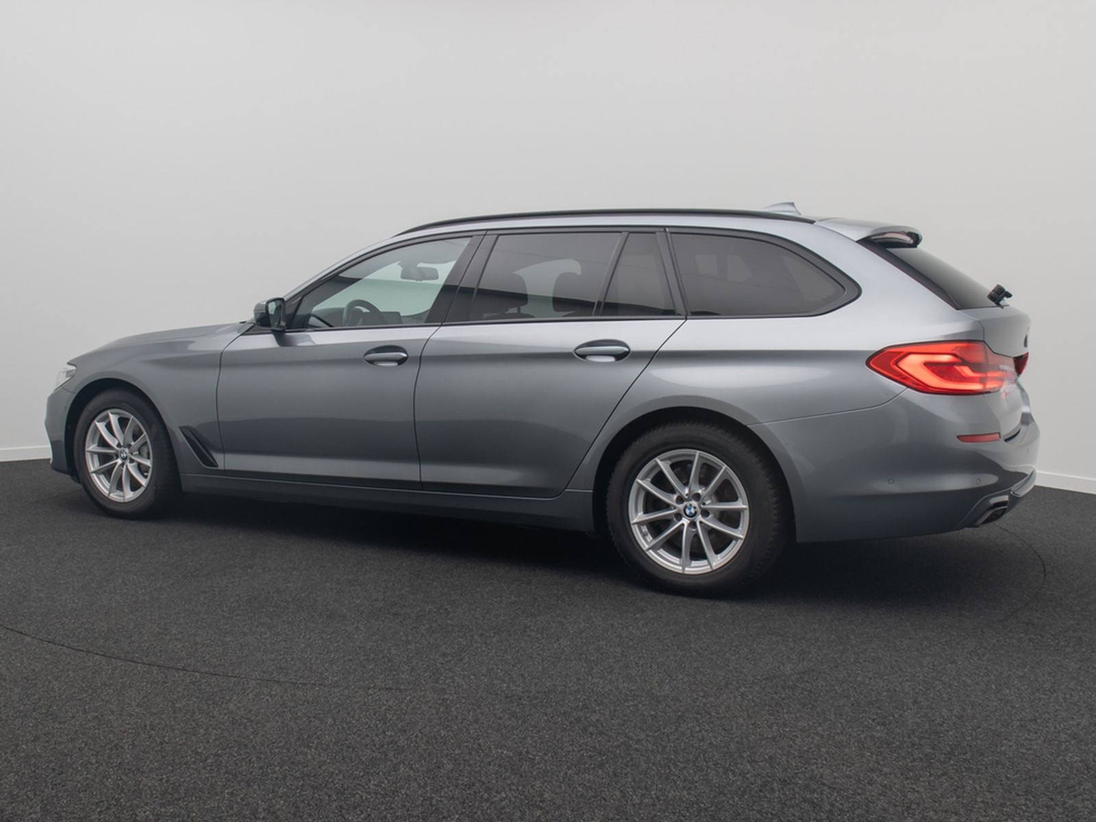 BMW 540d xD SportLine 360°HUD AHK DispKey SoftCl H/K foto 10