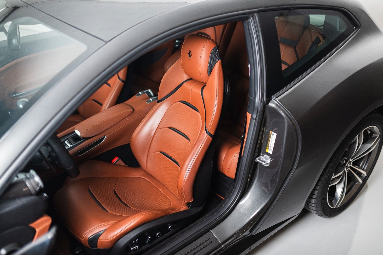 Ferrari GTC4Lusso V12 - Carbon, Approved, Lift, Panorama foto 10