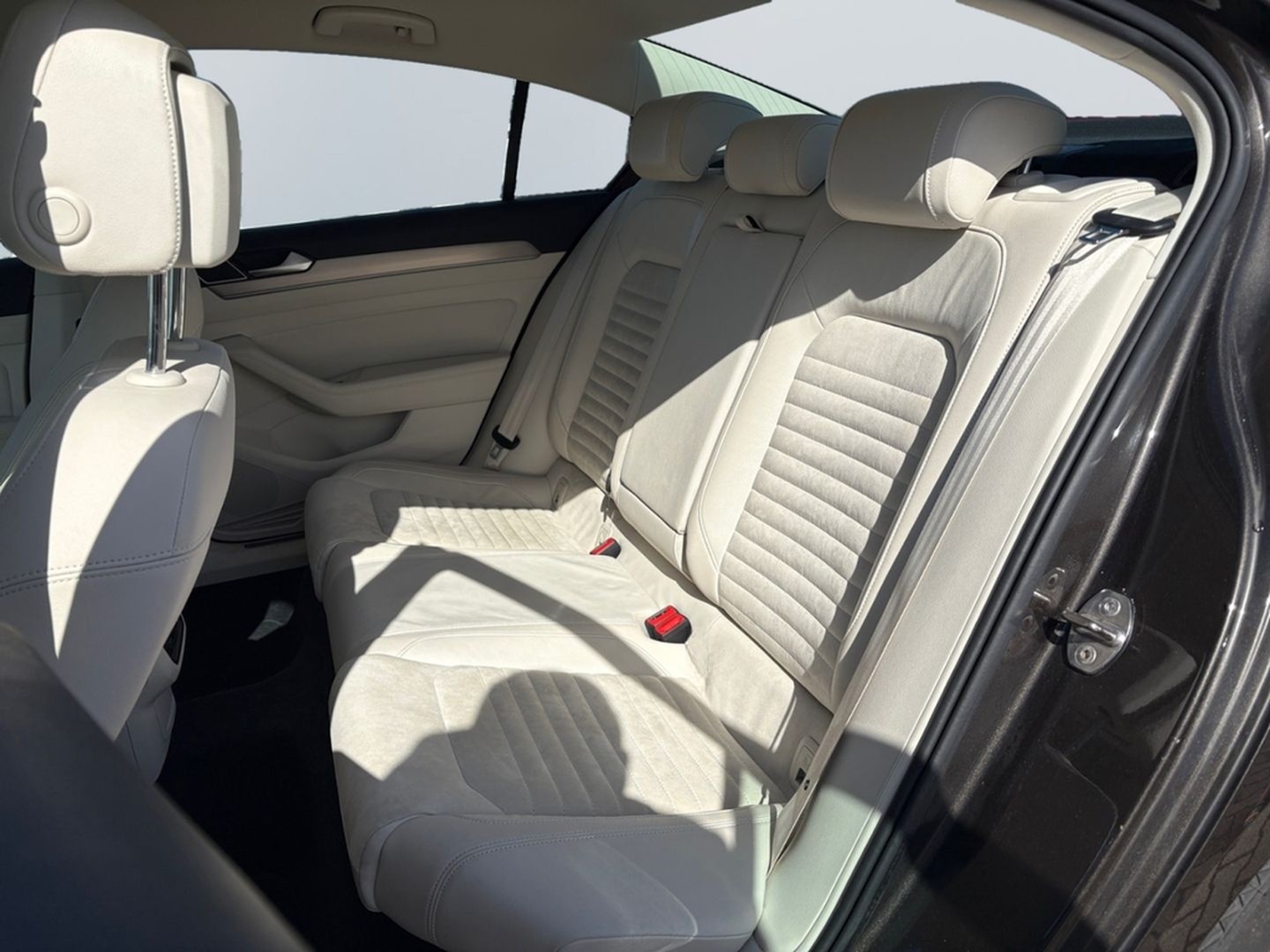 Volkswagen Passat 1.4 TSI DSG Highline *Alcantara*Navi*PDC* foto 17