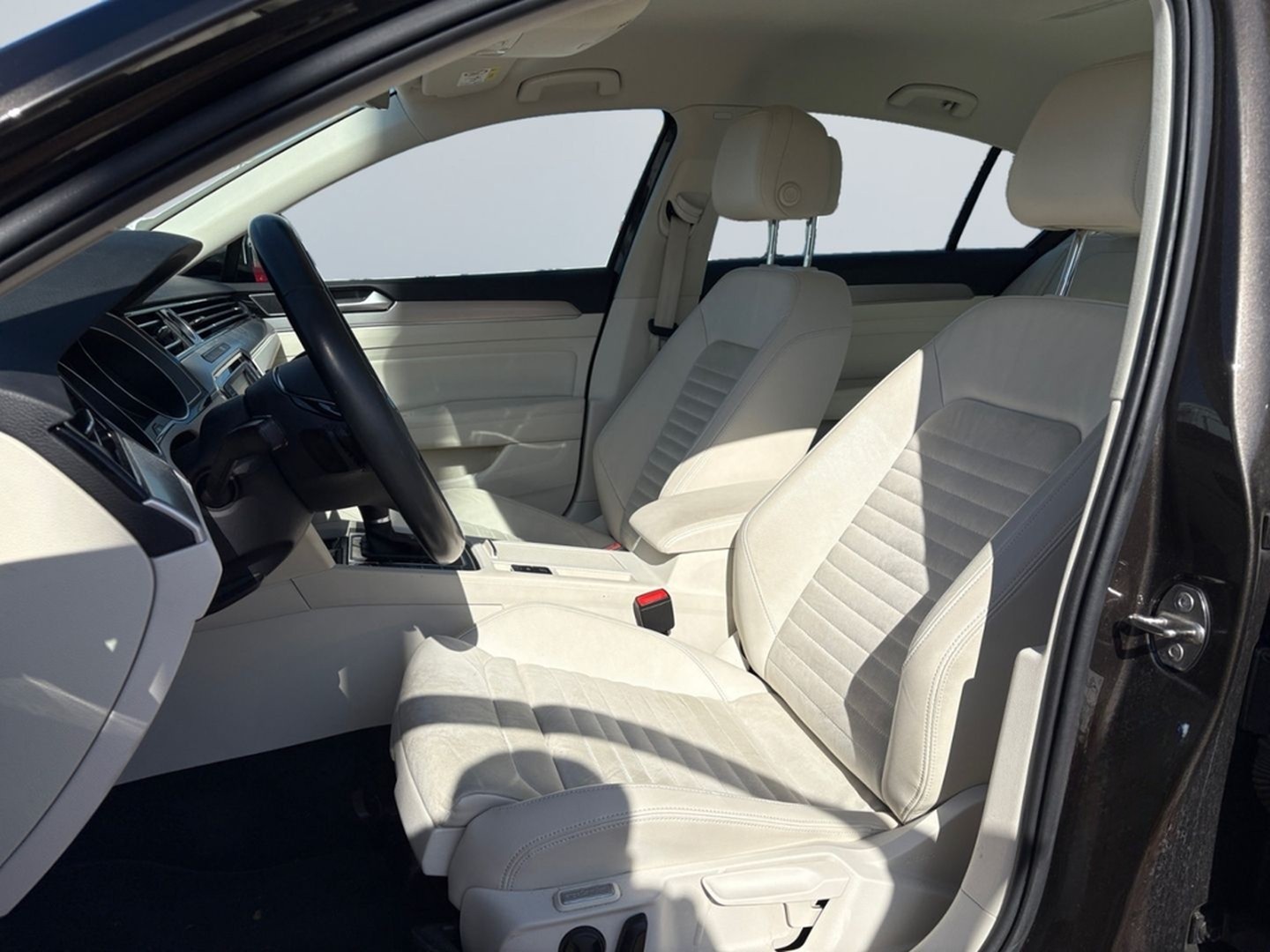 Volkswagen Passat 1.4 TSI DSG Highline *Alcantara*Navi*PDC* foto 9