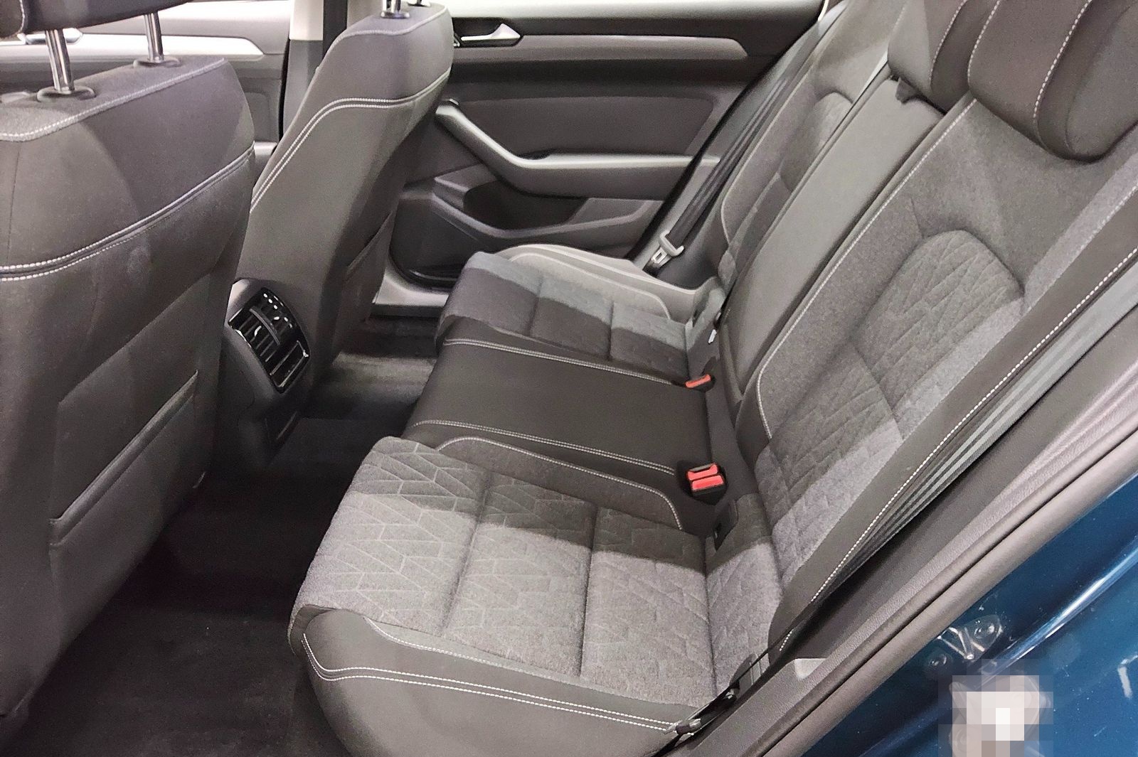 Volkswagen Passat Var. 2.0 TDI Business Navi LED H-K RfK foto 13