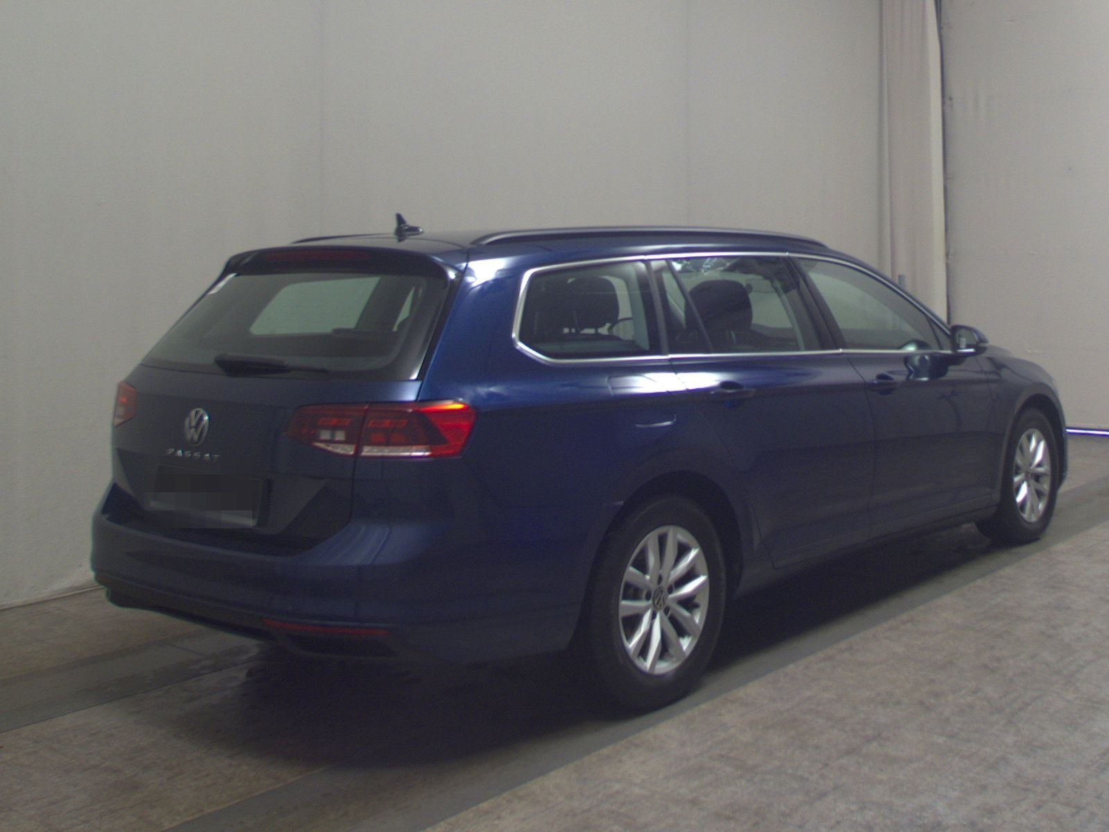 Volkswagen Passat Var. 2.0 TDI Business Navi LED H-K RfK foto 4