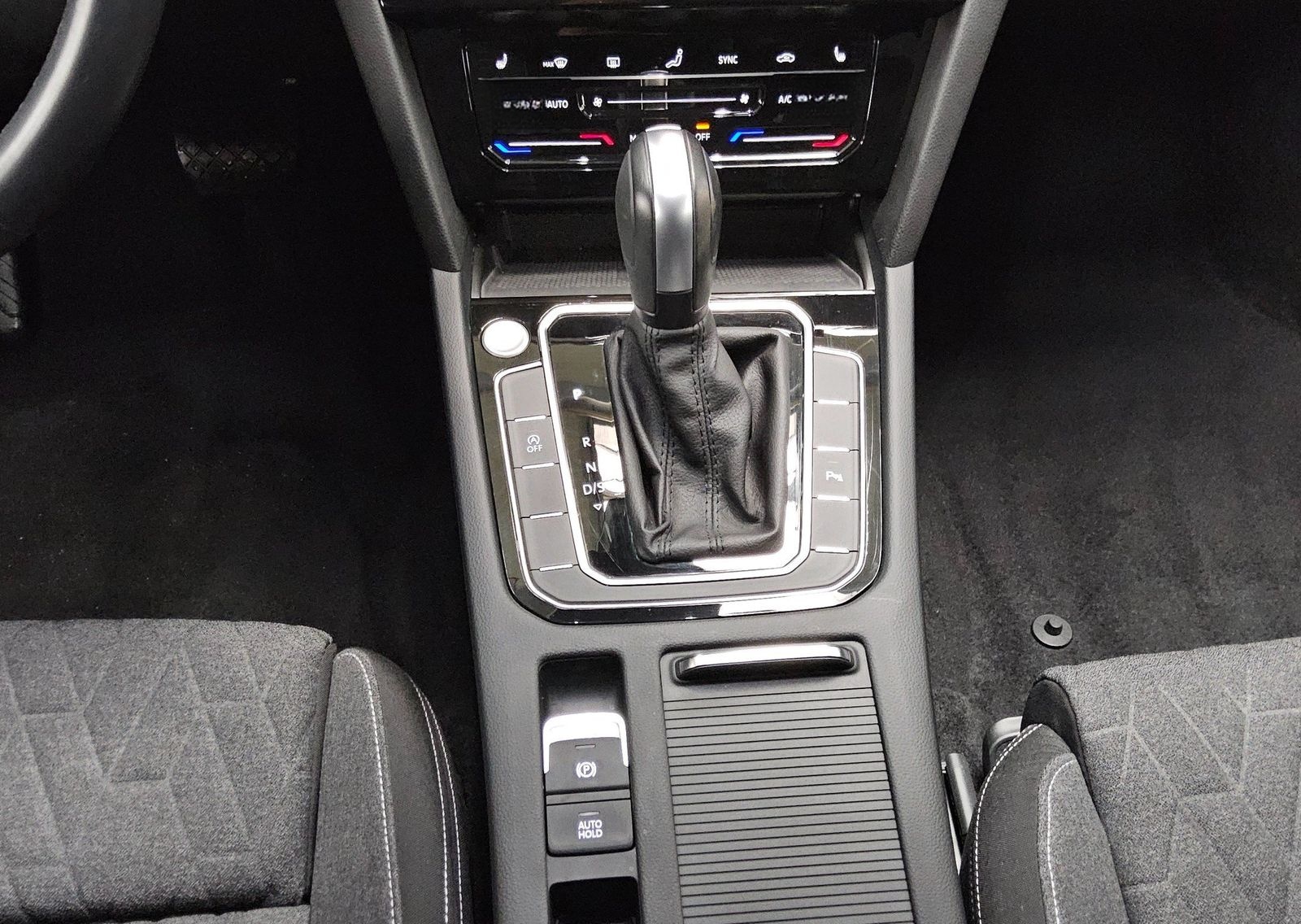 Volkswagen Passat Var. 2.0 TDI Business Navi LED H-K RfK foto 6