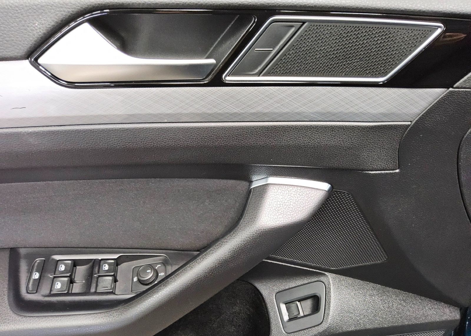 Volkswagen Passat Var. 2.0 TDI Business Navi LED H-K RfK foto 9