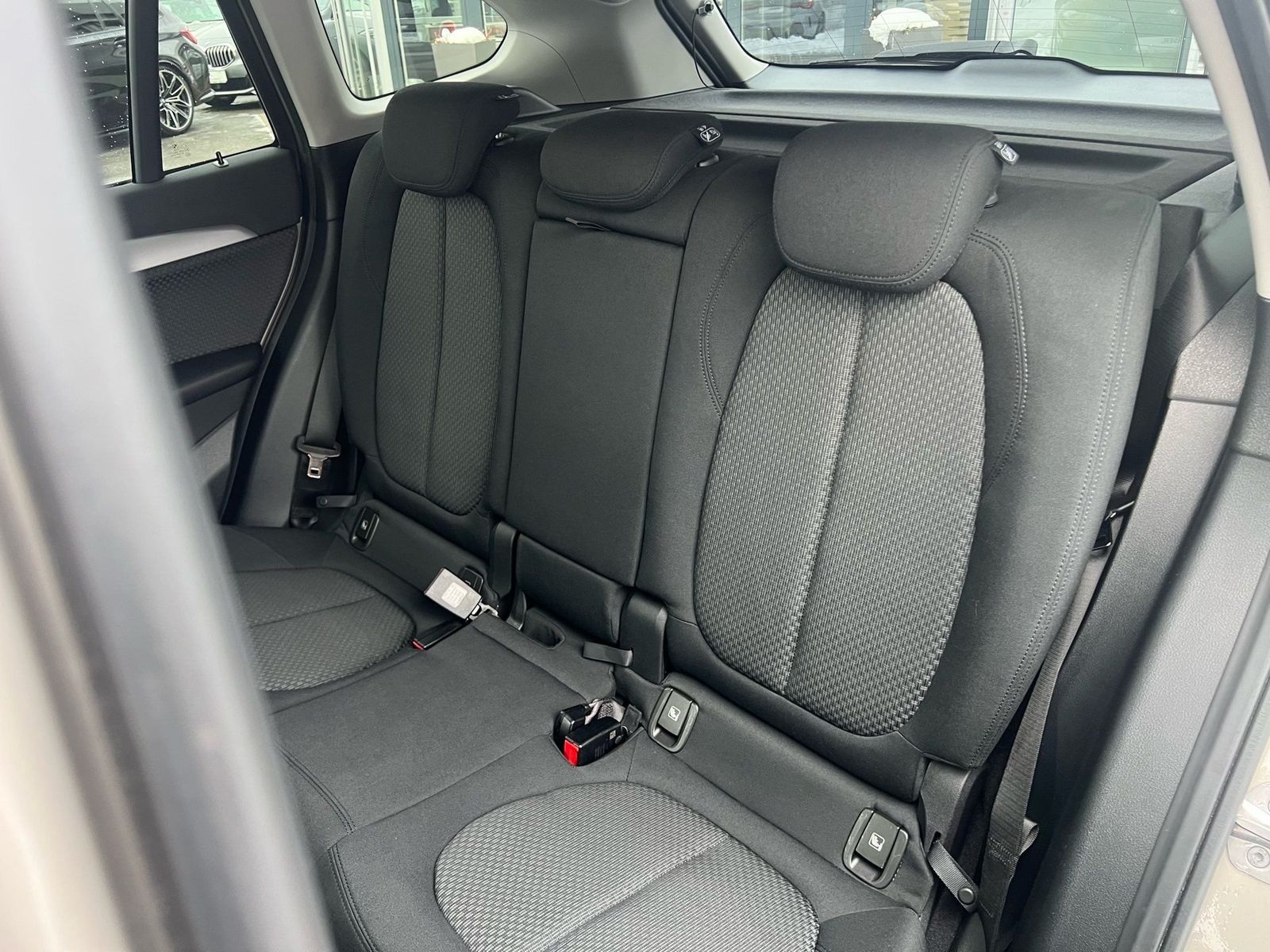 BMW X1 sDrive18i ANHÄNGEKUPPLUNG DAB NAVI UVM. foto 15