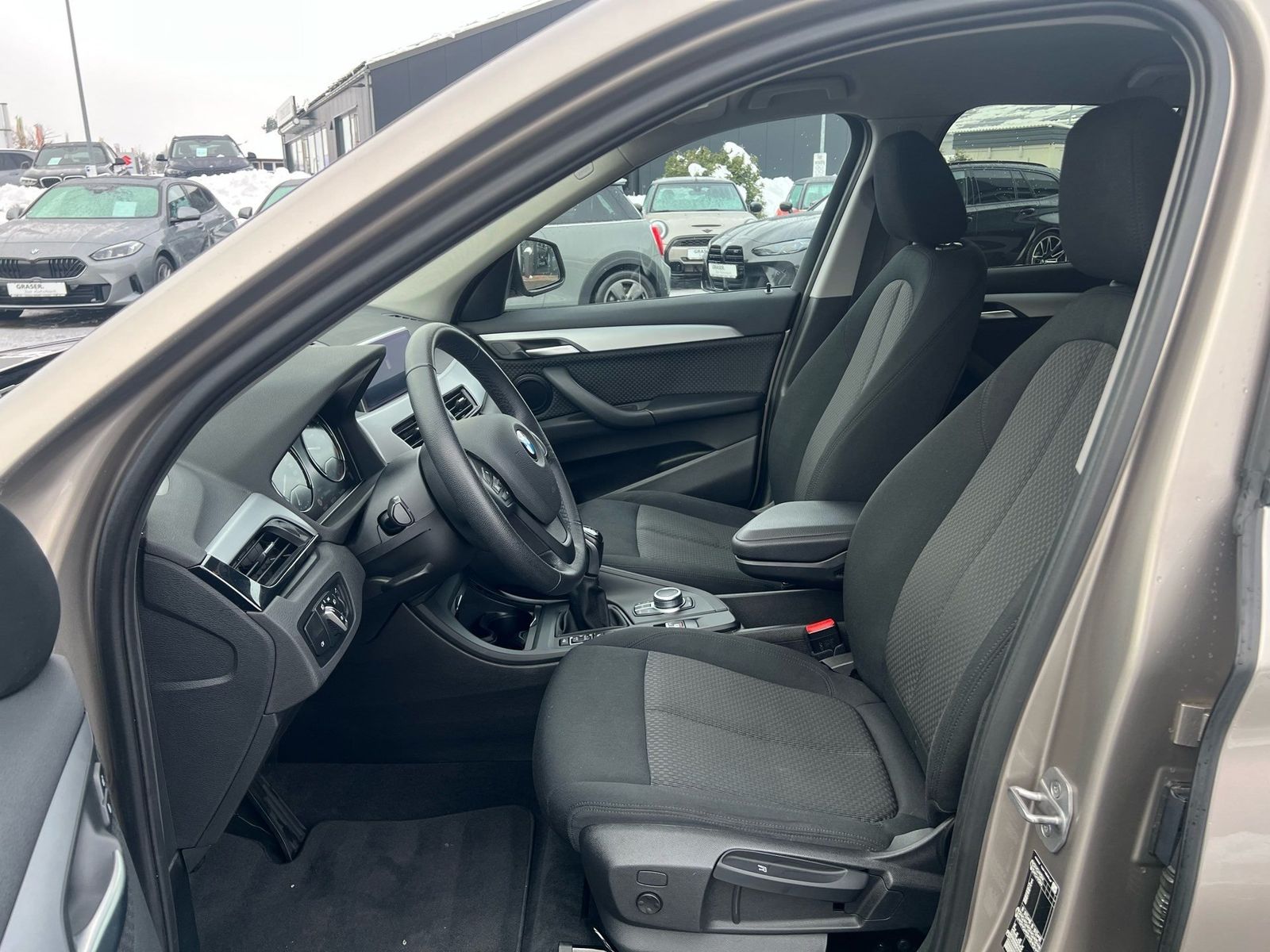 BMW X1 sDrive18i ANHÄNGEKUPPLUNG DAB NAVI UVM. foto 22