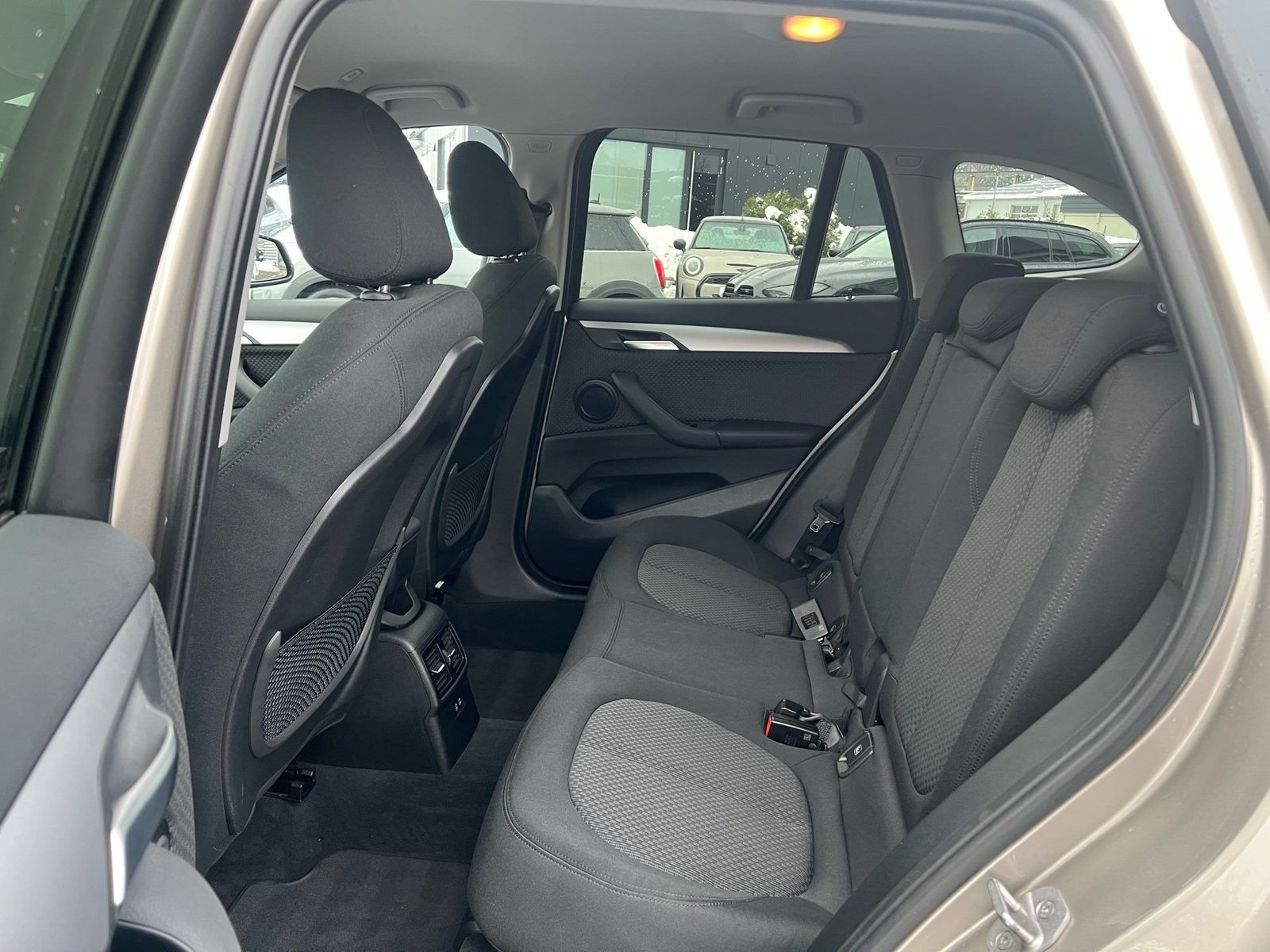 BMW X1 sDrive18i ANHÄNGEKUPPLUNG DAB NAVI UVM. foto 23