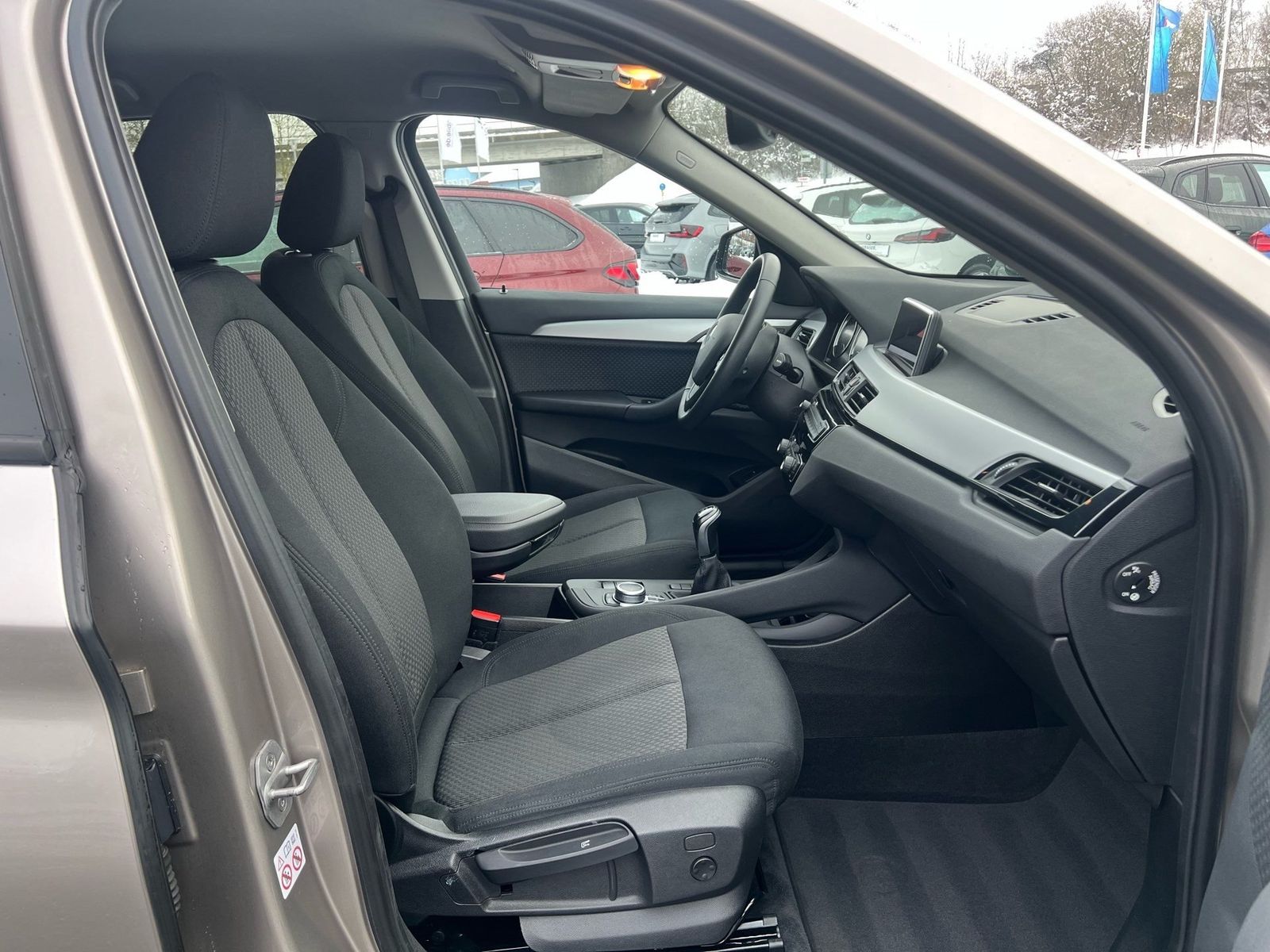 BMW X1 sDrive18i ANHÄNGEKUPPLUNG DAB NAVI UVM. foto 25