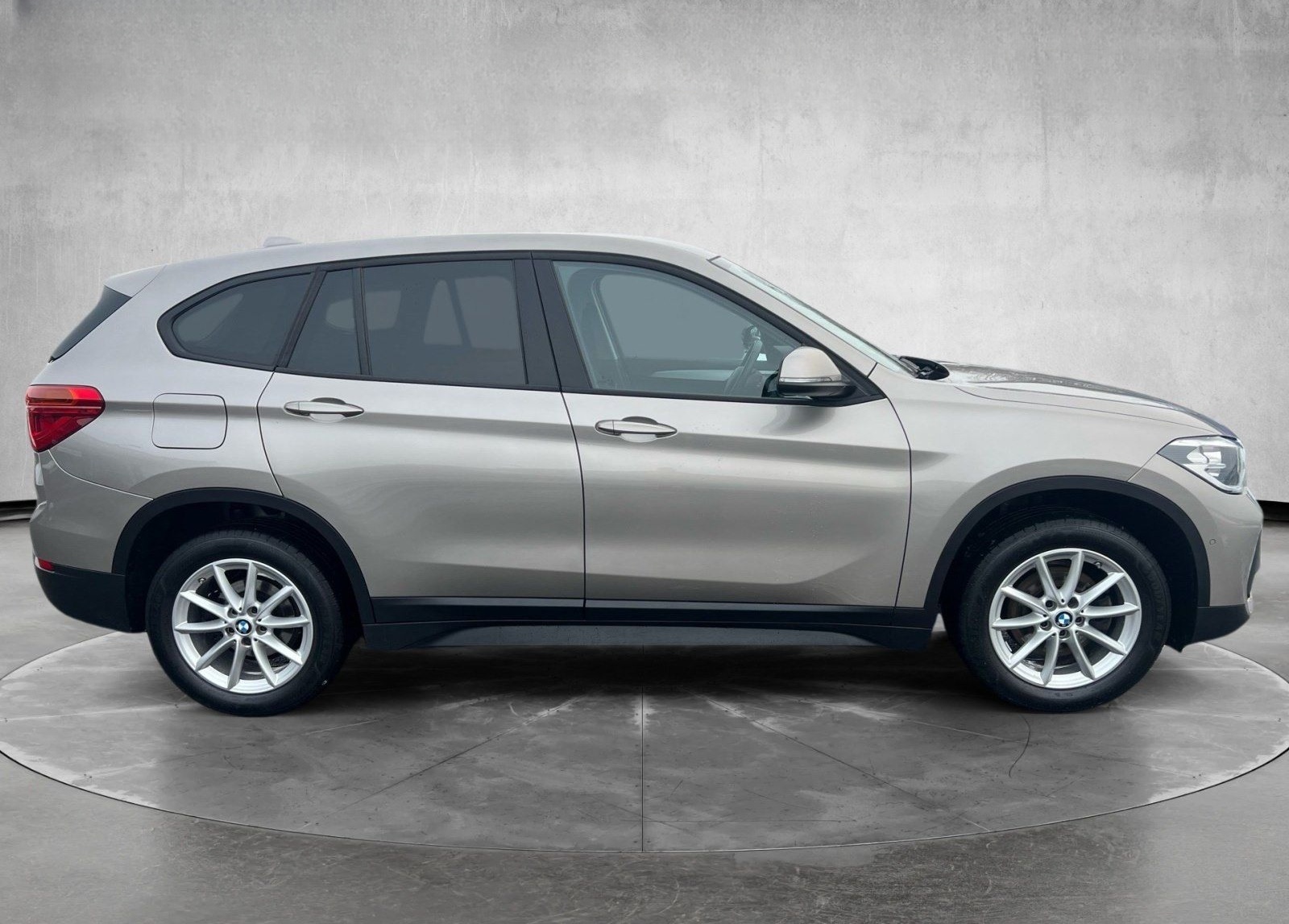 BMW X1 sDrive18i ANHÄNGEKUPPLUNG DAB NAVI UVM. foto 7