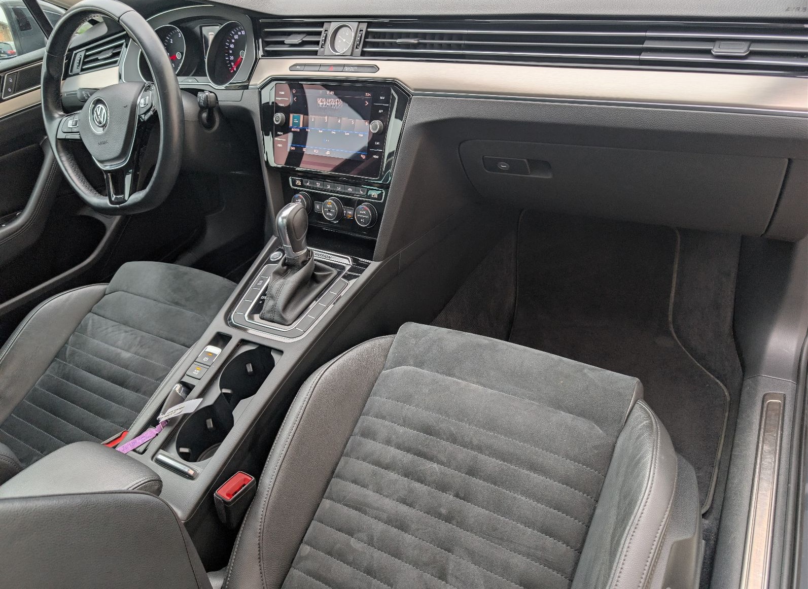 Volkswagen Passat Variant Highline 2,0TDI 4Motion DSG Pano foto 24