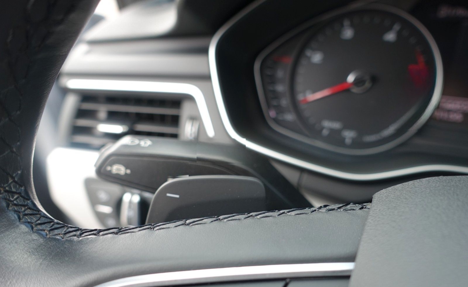 Audi A4 Avant 40 TDI advanced Leder Navi Tempomat AHK foto 15