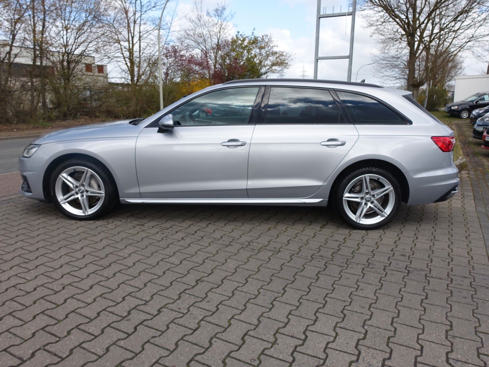 Audi A4 Avant 40 TDI advanced Leder Navi Tempomat AHK foto 5