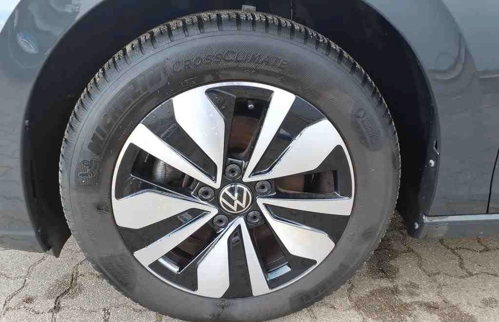 Volkswagen Golf VIII 1.0 eTSI Move DSG Navi Einparkh Digtal foto 5
