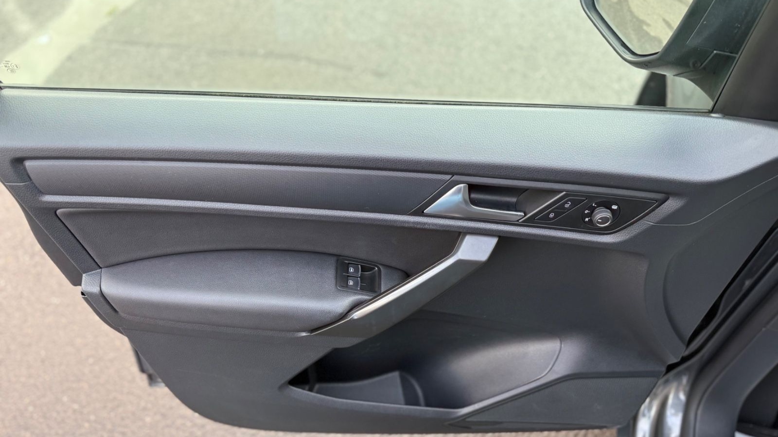 Volkswagen Caddy! Automatik! Kamera! Wenig KM! 1. Hand! foto 11