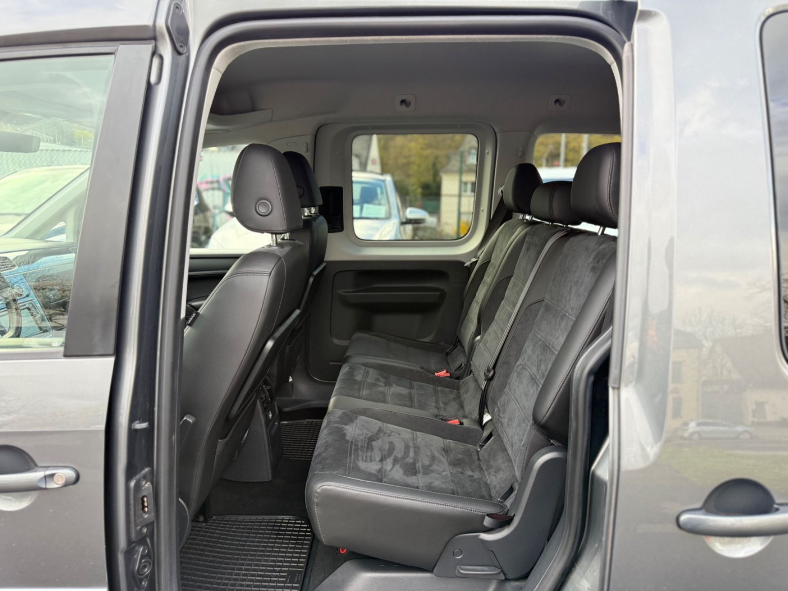 Volkswagen Caddy! Automatik! Kamera! Wenig KM! 1. Hand! foto 18