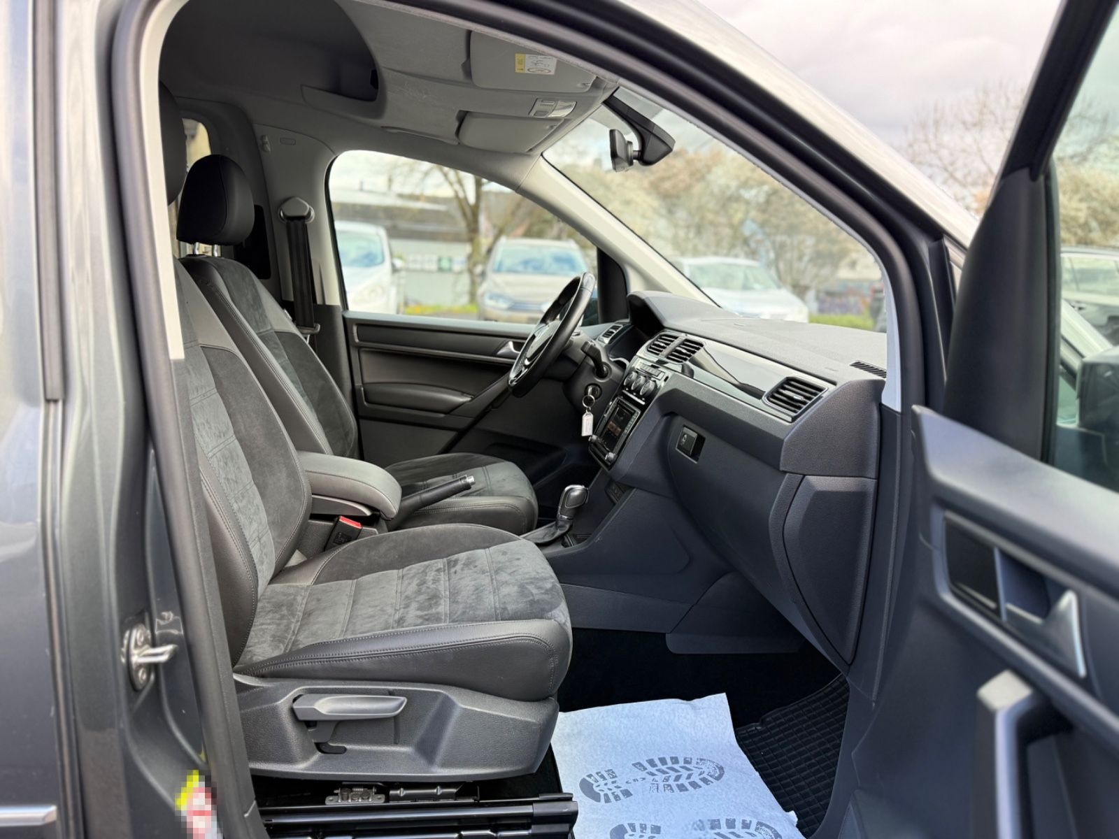 Volkswagen Caddy! Automatik! Kamera! Wenig KM! 1. Hand! foto 19