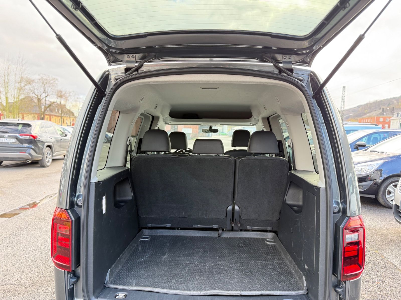 Volkswagen Caddy! Automatik! Kamera! Wenig KM! 1. Hand! foto 21