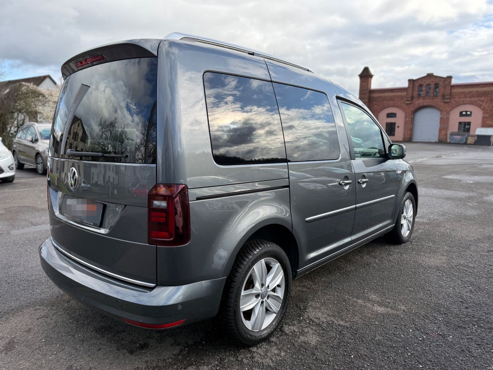 Volkswagen Caddy! Automatik! Kamera! Wenig KM! 1. Hand! foto 5