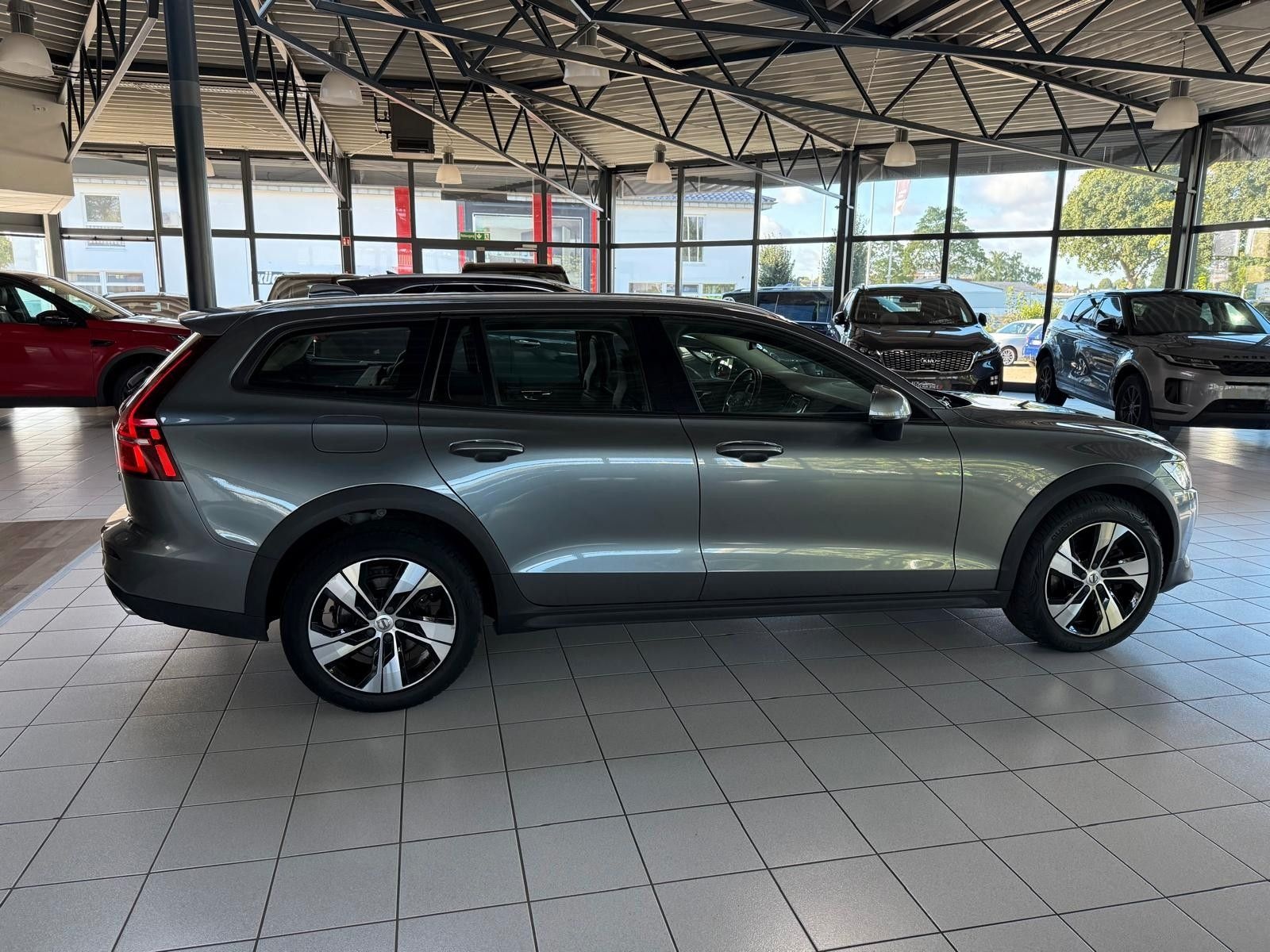 Volvo V60 Cross Country D3 AWD Geartronic Pro foto 4