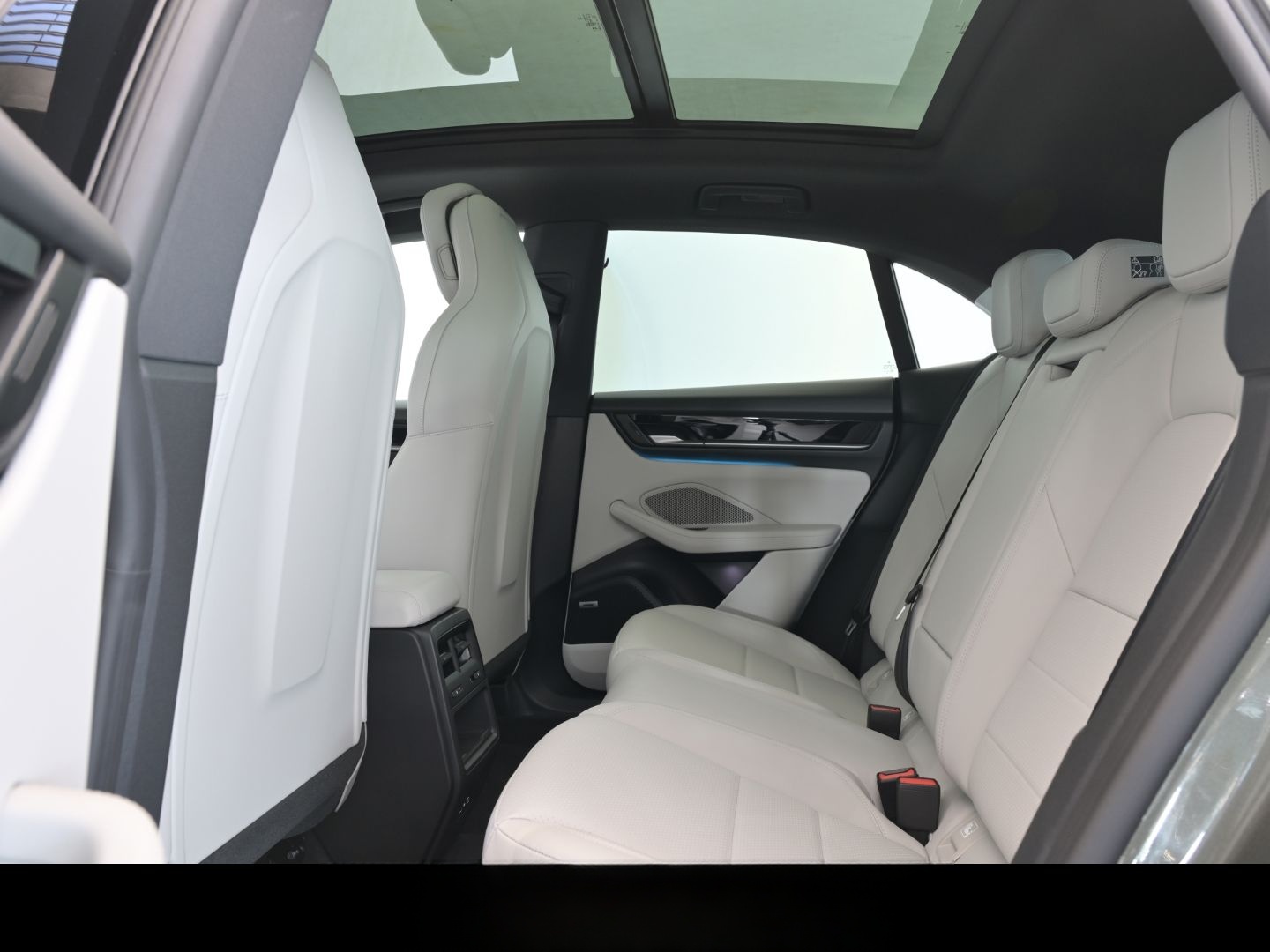 Porsche Macan 4 LUFT PANO BOSE MATRIX Abstandstempostat foto 18