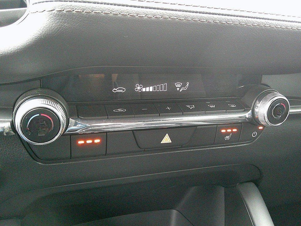 Mazda 3 SKYACTIV X 186 Exclusive NAVI/KAMERA/HUD/WKR foto 14