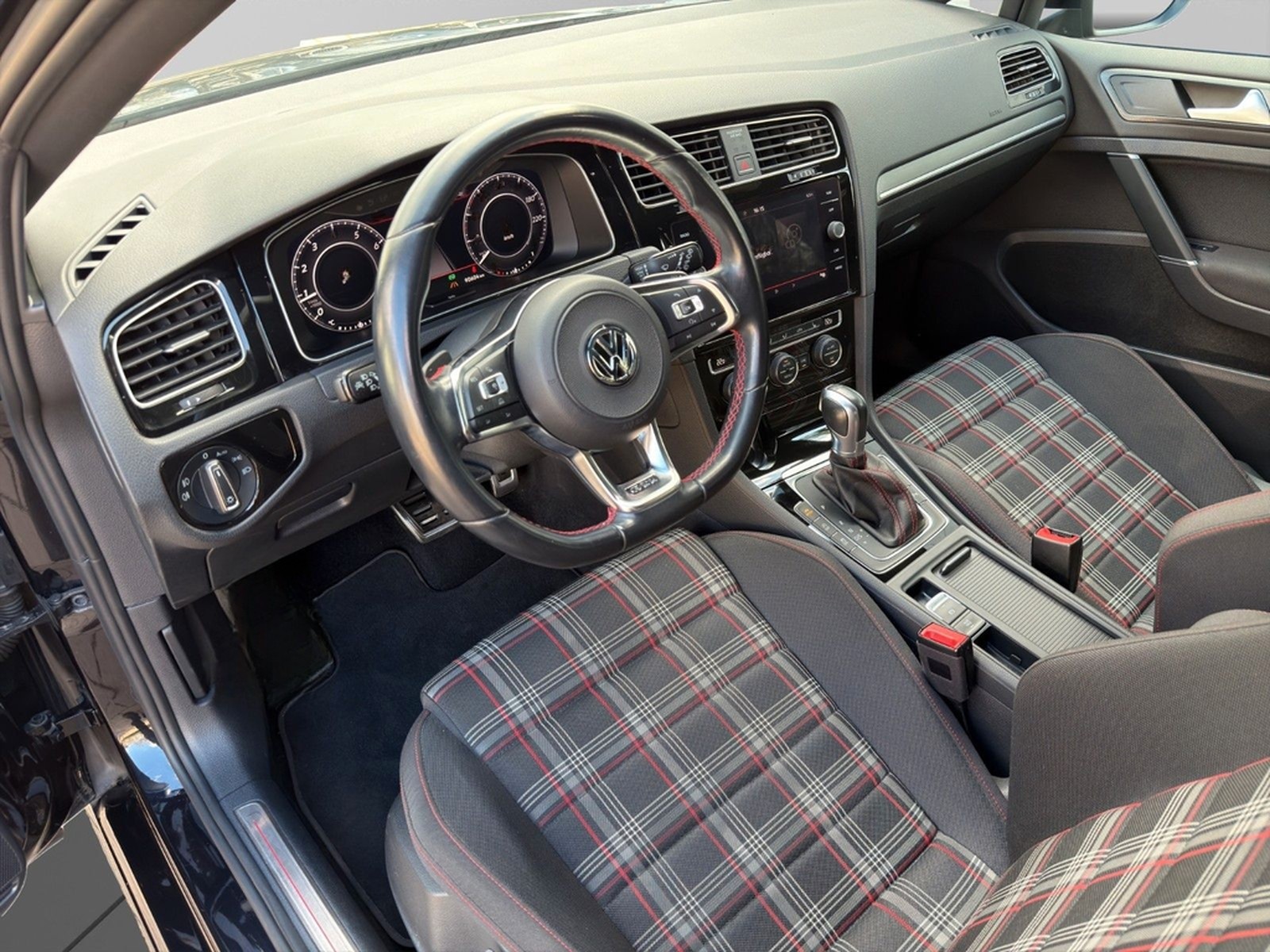Volkswagen Golf VII Lim. GTI DSG AHK ACC NAVI LED PANO foto 14