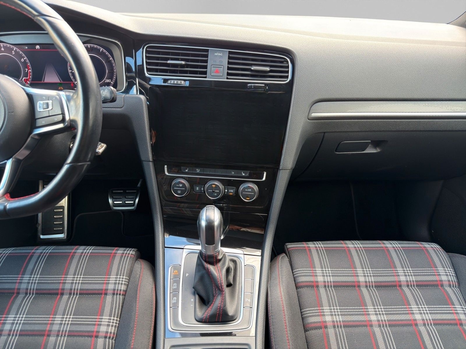 Volkswagen Golf VII Lim. GTI DSG AHK ACC NAVI LED PANO foto 18