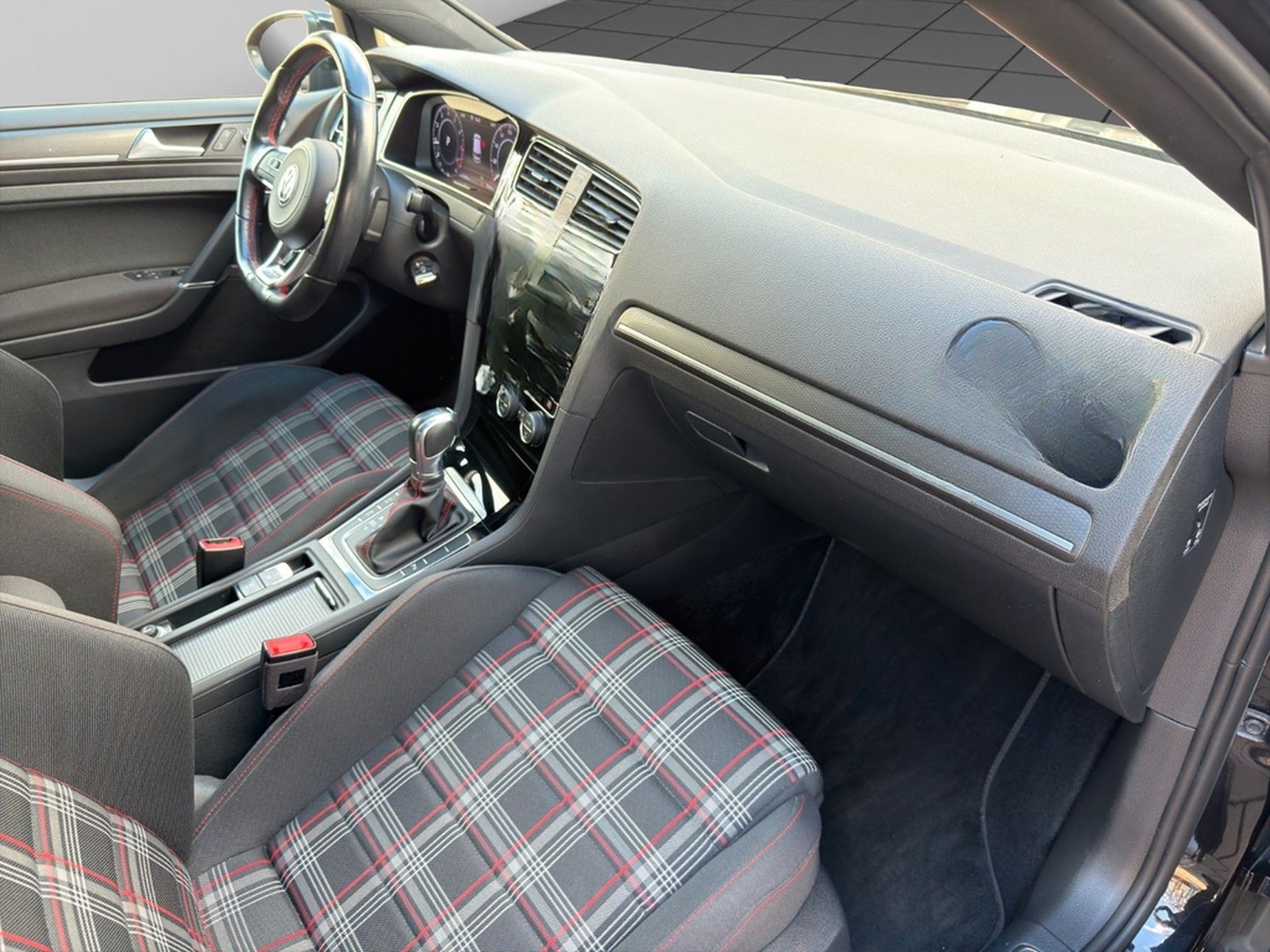 Volkswagen Golf VII Lim. GTI DSG AHK ACC NAVI LED PANO foto 20