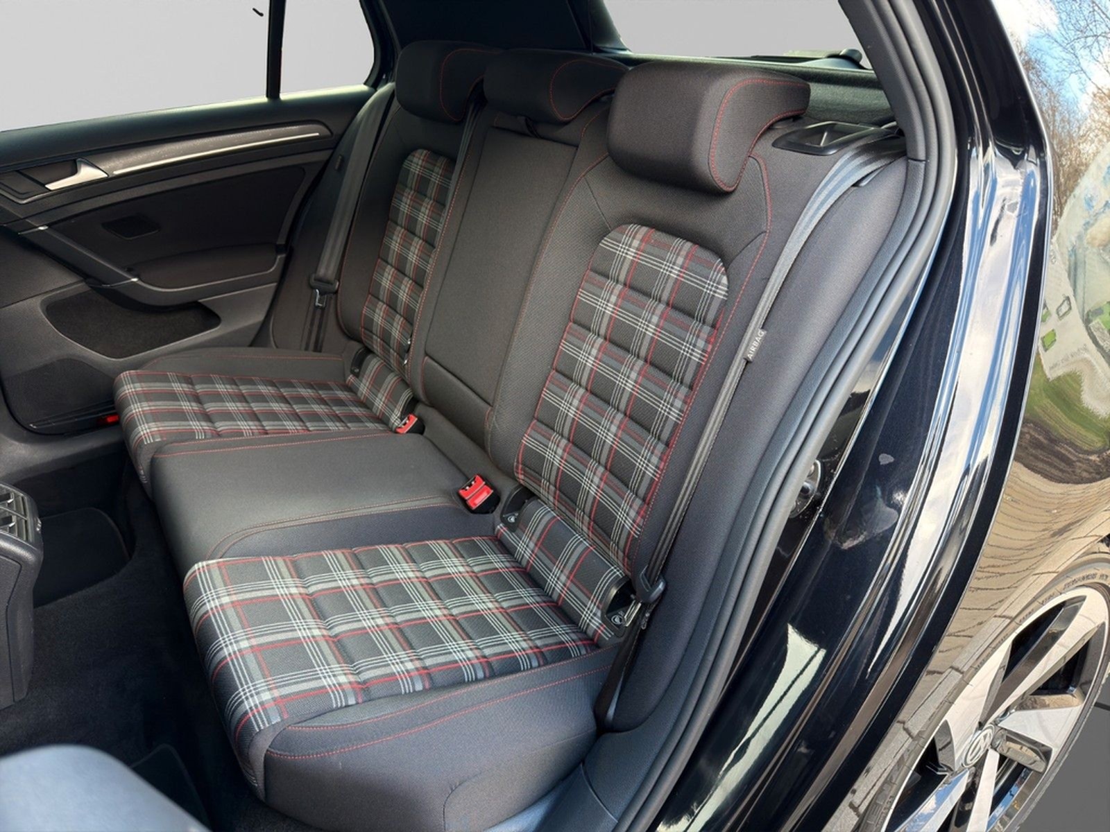 Volkswagen Golf VII Lim. GTI DSG AHK ACC NAVI LED PANO foto 22
