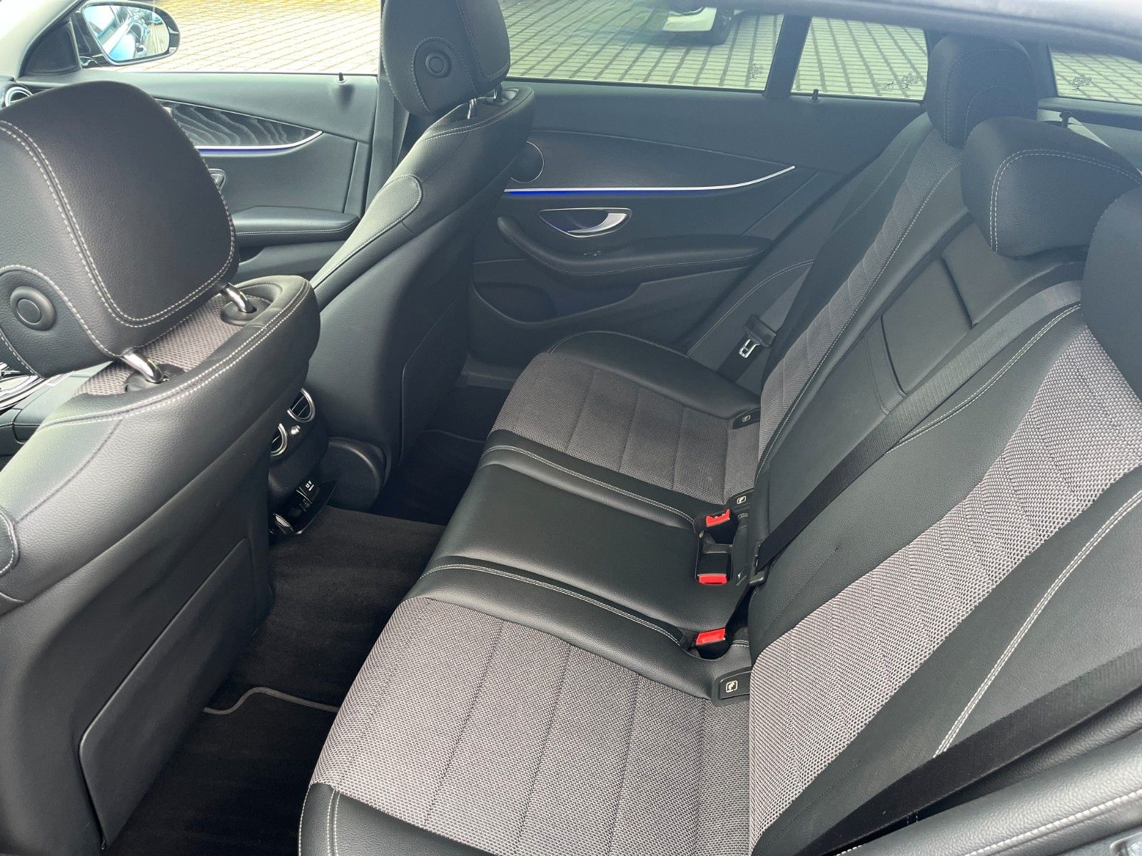 Mercedes-Benz E 200 T Avantgarde Multibeam|AHK|RFK|Park. foto 15