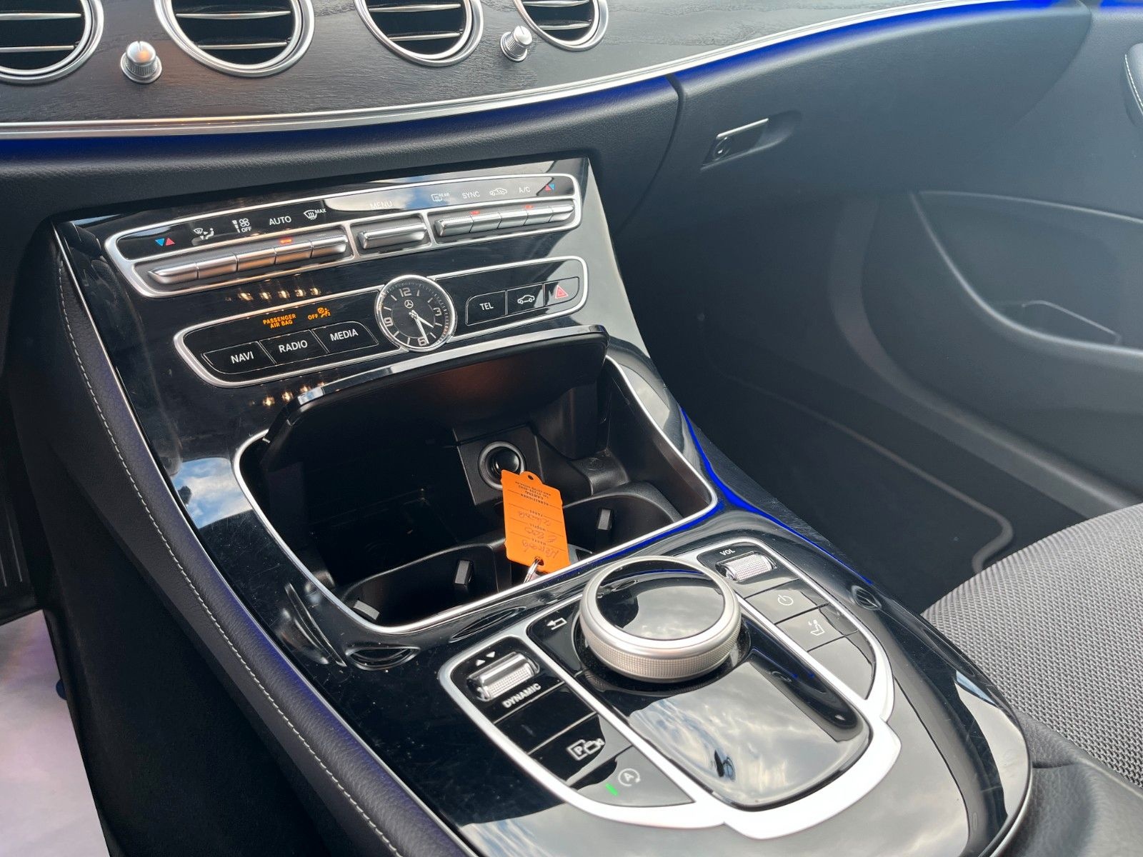 Mercedes-Benz E 200 T Avantgarde Multibeam|AHK|RFK|Park. foto 17