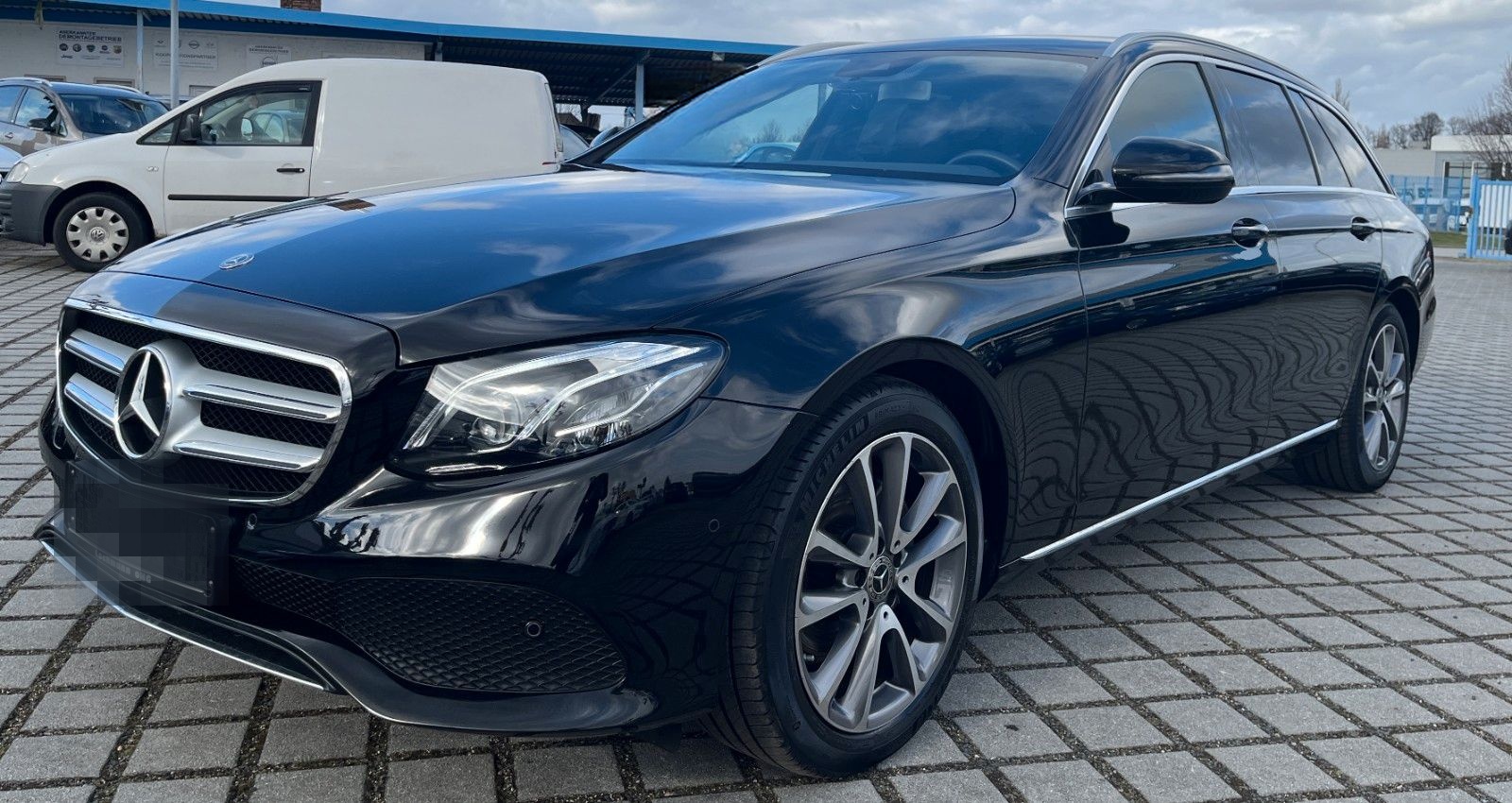 Mercedes-Benz E 200 T Avantgarde Multibeam|AHK|RFK|Park. foto 3