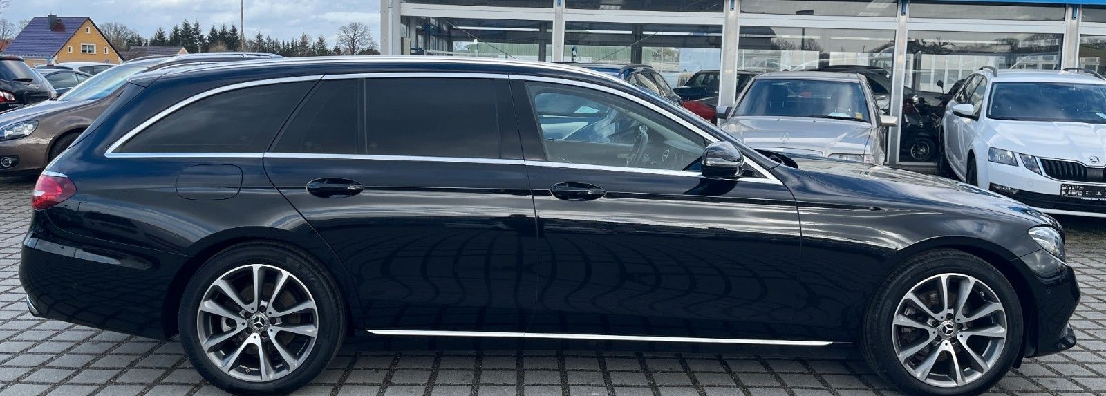 Mercedes-Benz E 200 T Avantgarde Multibeam|AHK|RFK|Park. foto 4