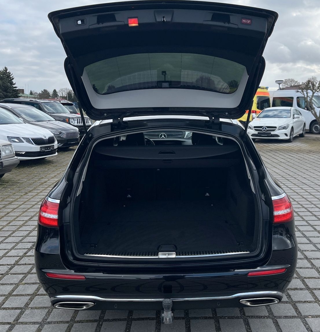 Mercedes-Benz E 200 T Avantgarde Multibeam|AHK|RFK|Park. foto 8